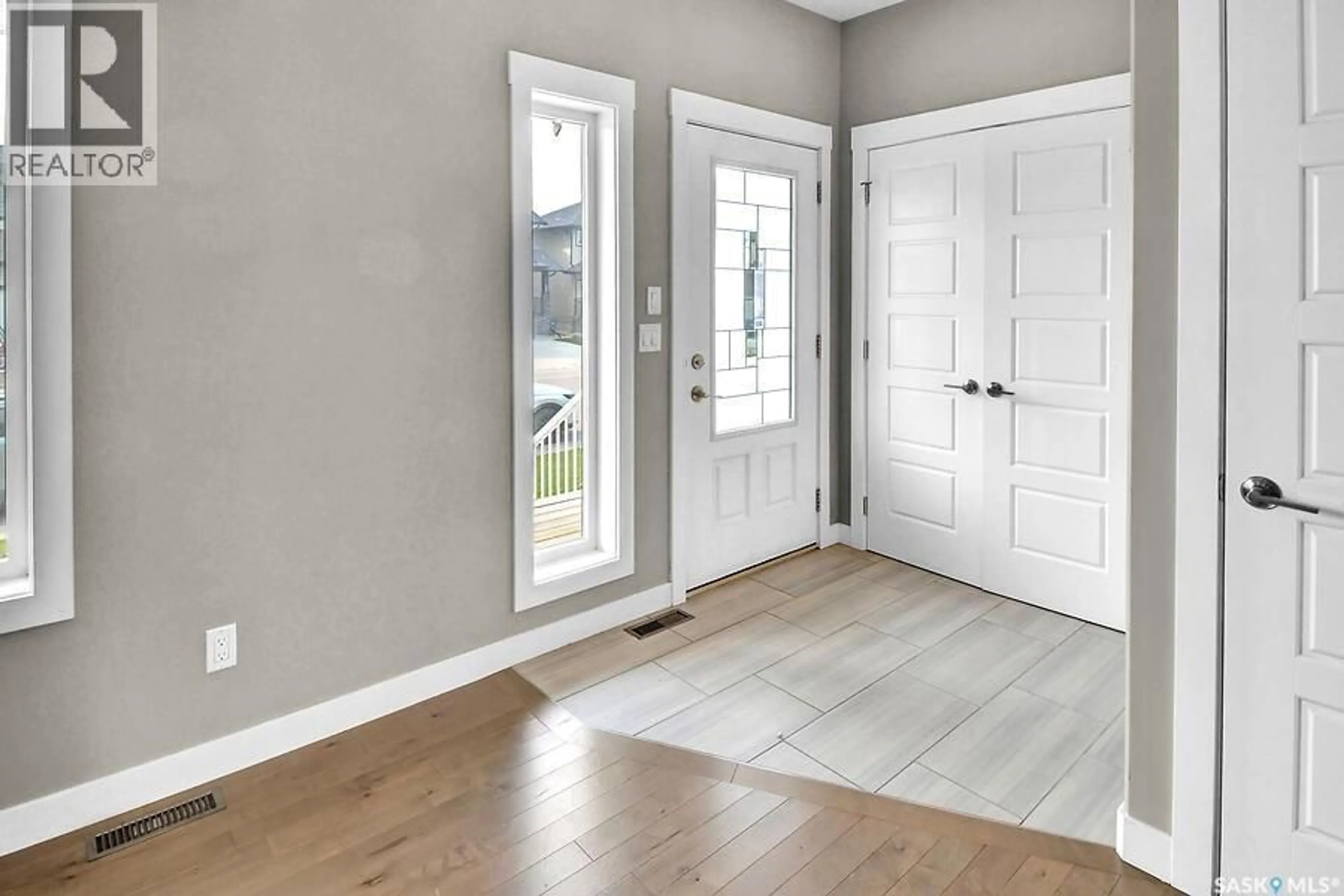 Indoor entryway for 524 MAPLE CRESCENT, Warman Saskatchewan S0K4S2