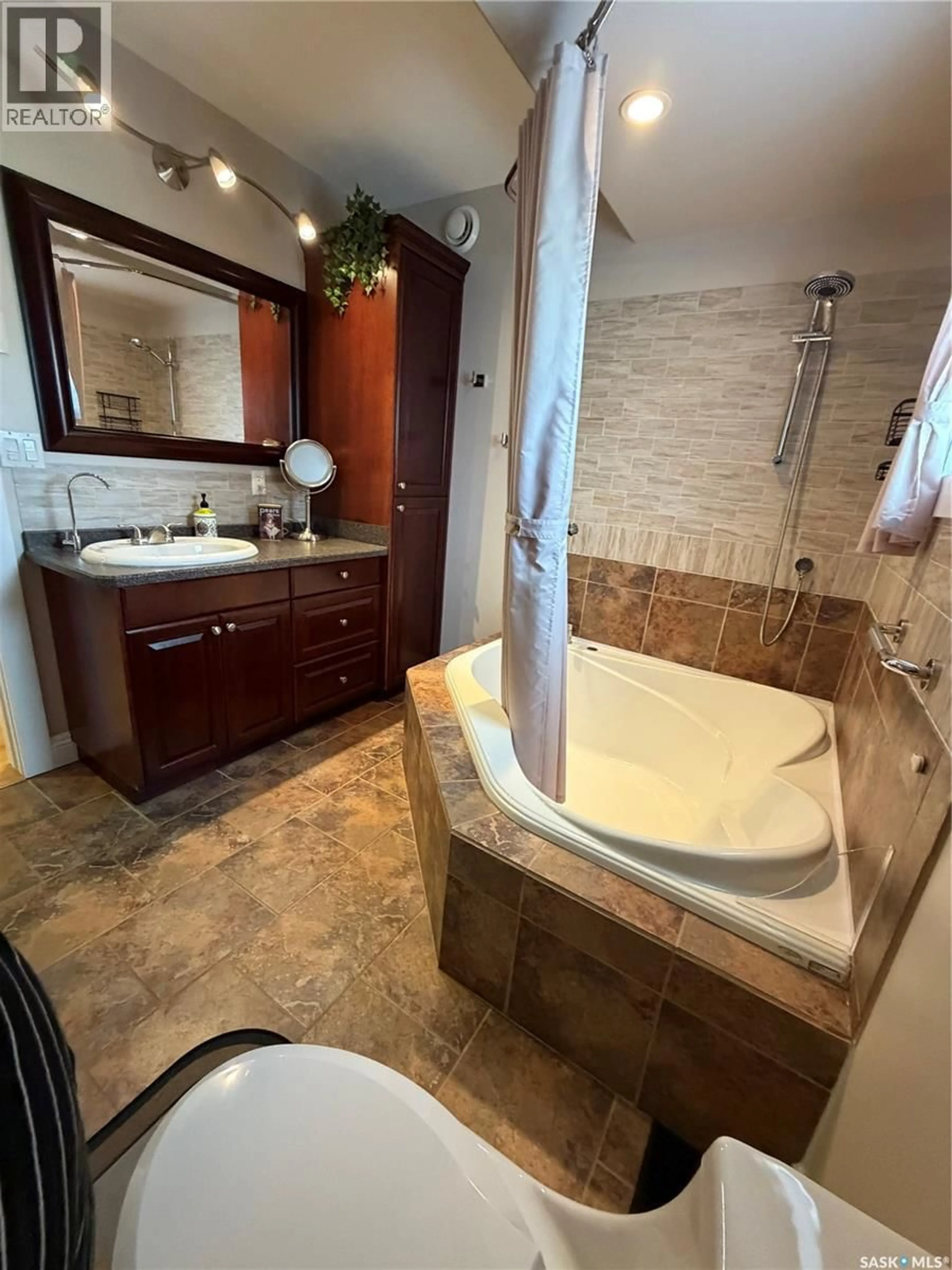 Contemporary bathroom, ceramic/tile floor for 11 HWY 9, Hudson Bay Rm No. 394 Saskatchewan S0E0Y0