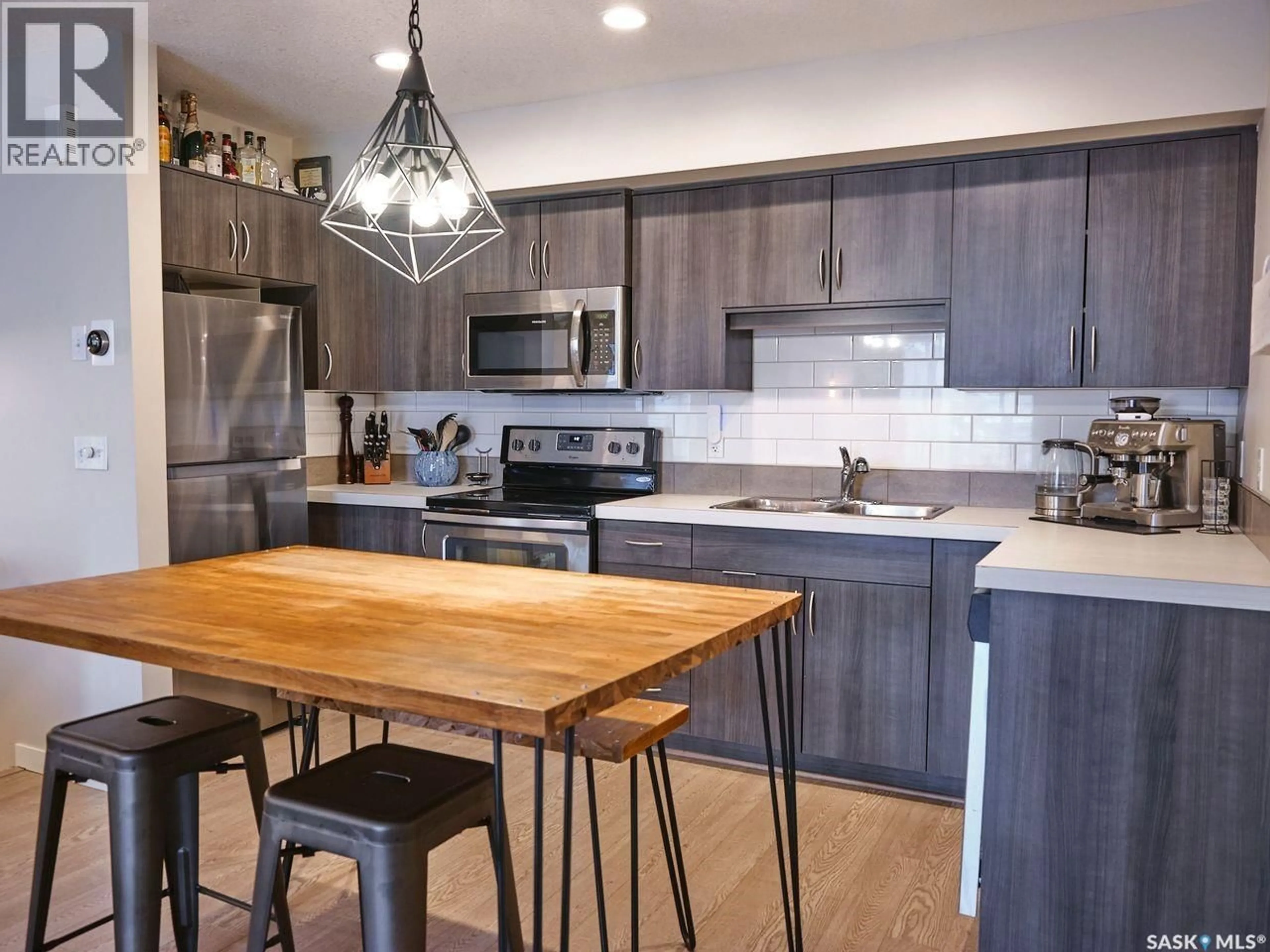 Open concept kitchen, unknown for 60 5625 AERODROME ROAD, Regina Saskatchewan S4W0M3