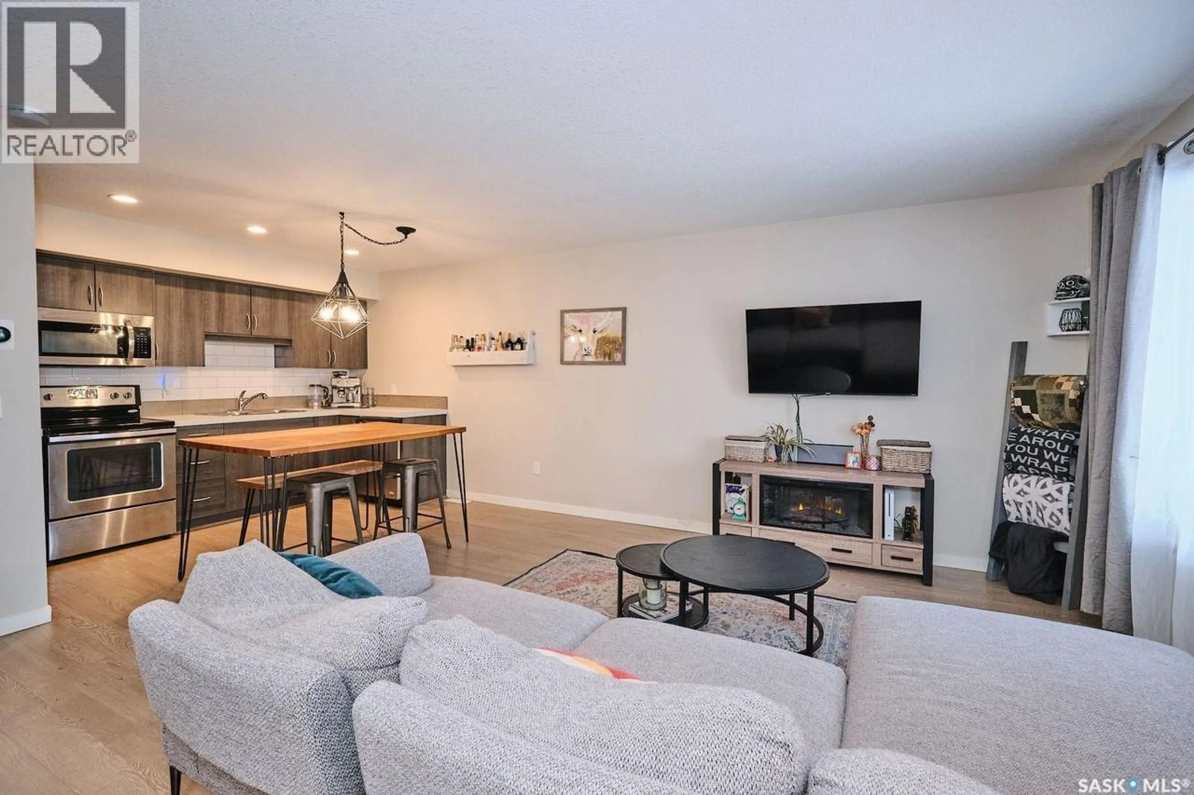 Living room with furniture, unknown for 60 5625 AERODROME ROAD, Regina Saskatchewan S4W0M3