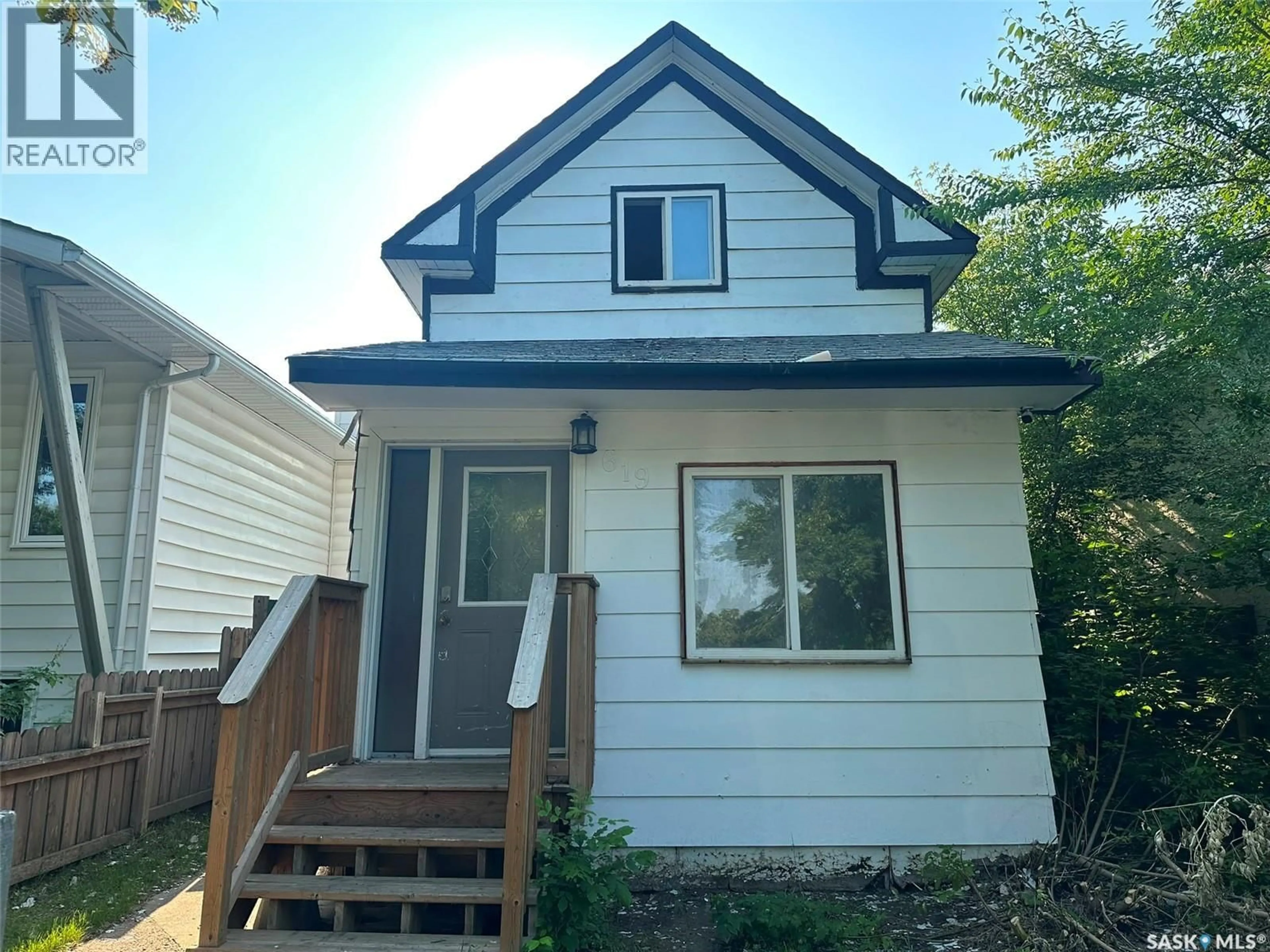 Home with vinyl exterior material, street for 619 L AVENUE, Saskatoon Saskatchewan S7M2H6