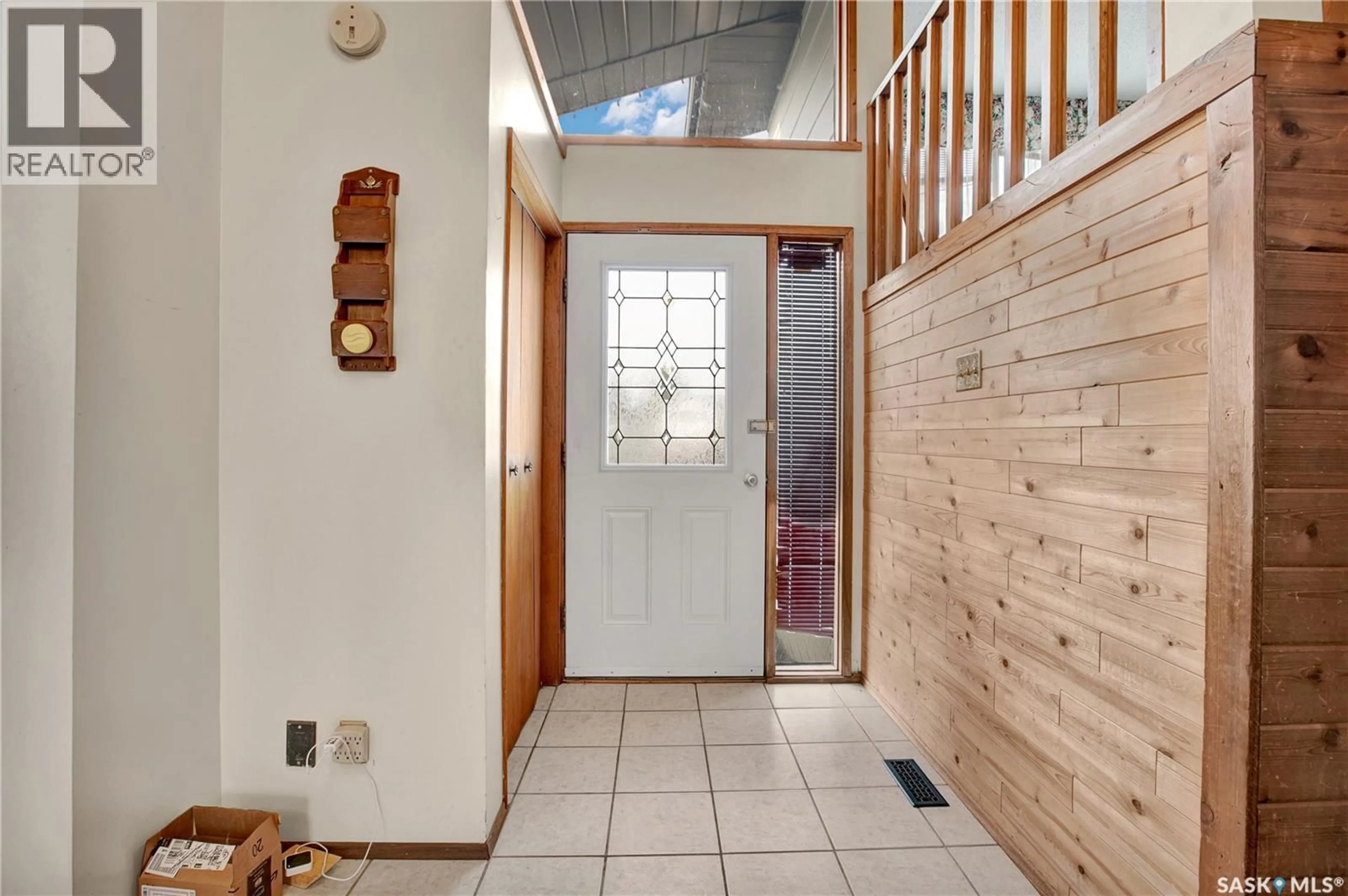 Indoor entryway for 22 BLUE PLACE, Saskatoon Saskatchewan S7M4R9