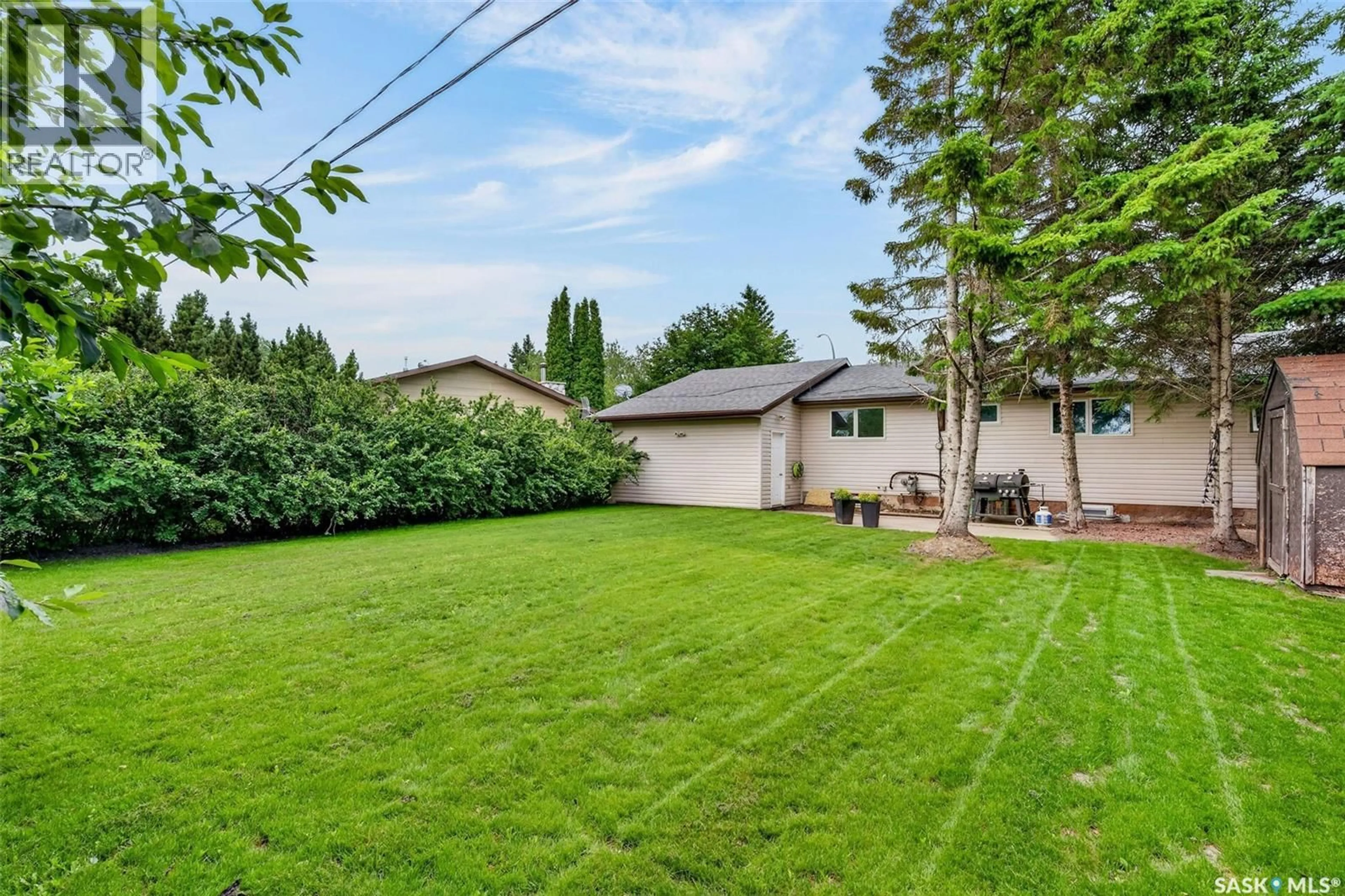 A pic from outside/outdoor area/front of a property/back of a property/a pic from drone, unknown for 912 PORTAGE DRIVE, Wadena Saskatchewan S0A4J0