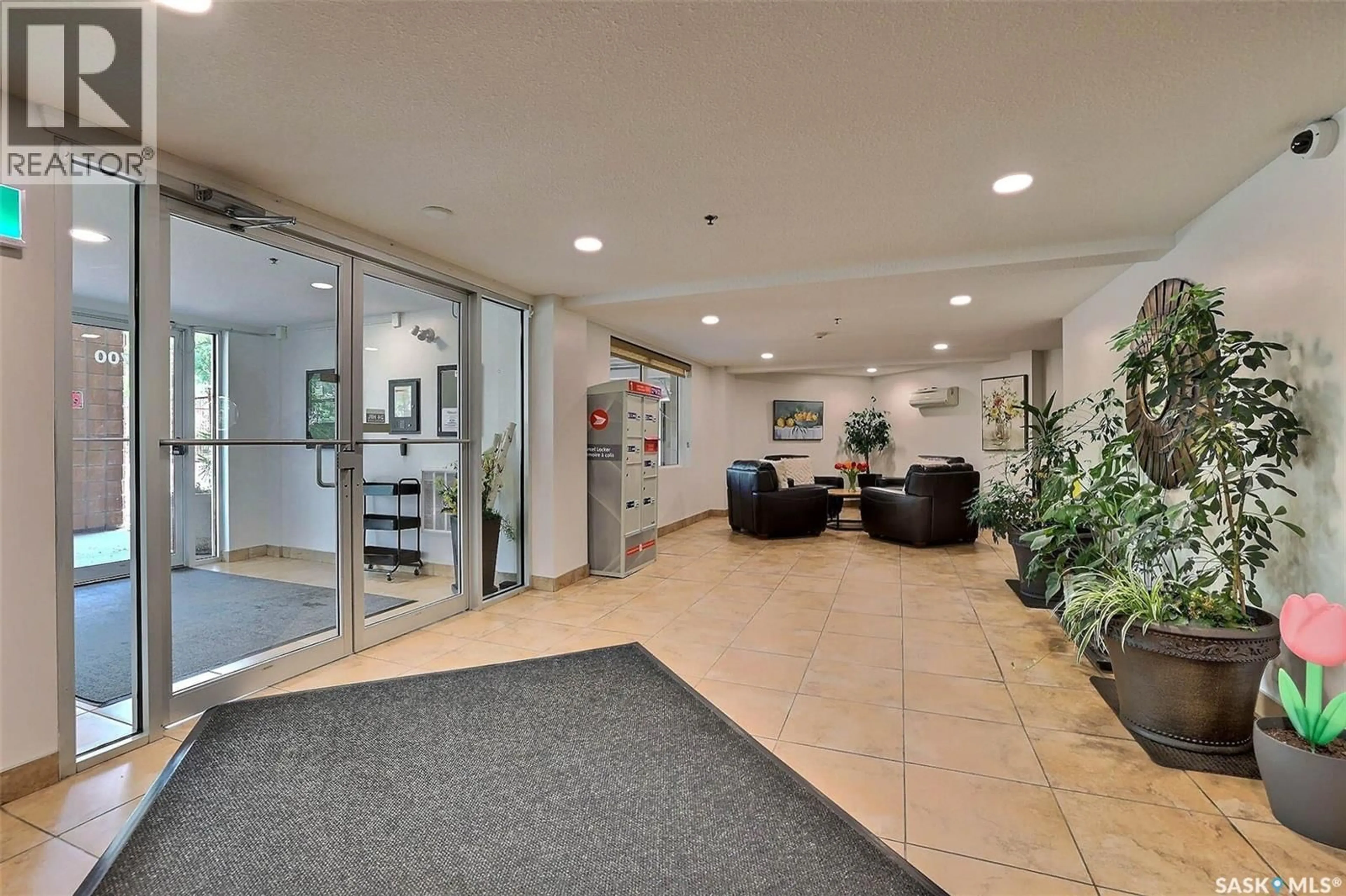 Indoor foyer for 306 - 2700 MONTAGUE STREET, Regina Saskatchewan S4S0J9