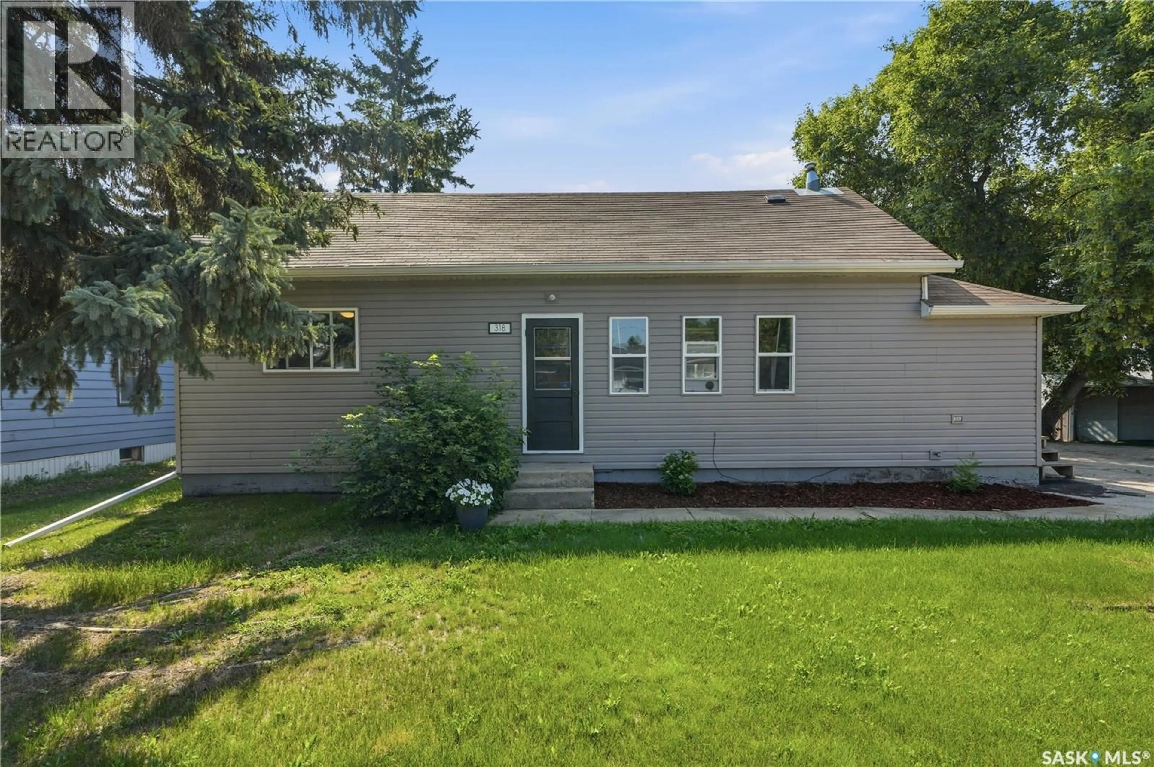 Home with vinyl exterior material, street for 318 1ST AVENUE, Blaine Lake Saskatchewan S0J0J0