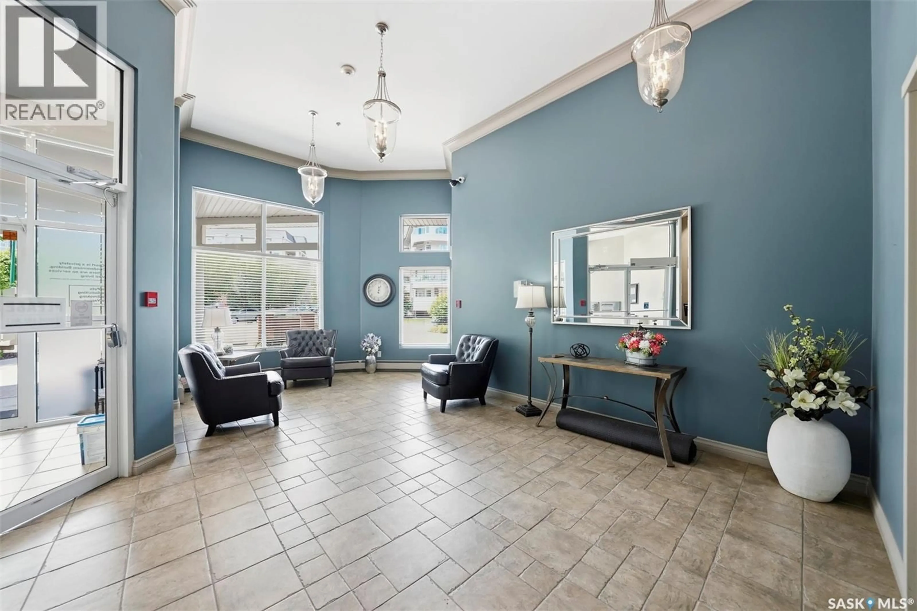 Indoor foyer for 110 - 419 ARMISTICE WAY, Saskatoon Saskatchewan S7J3L8