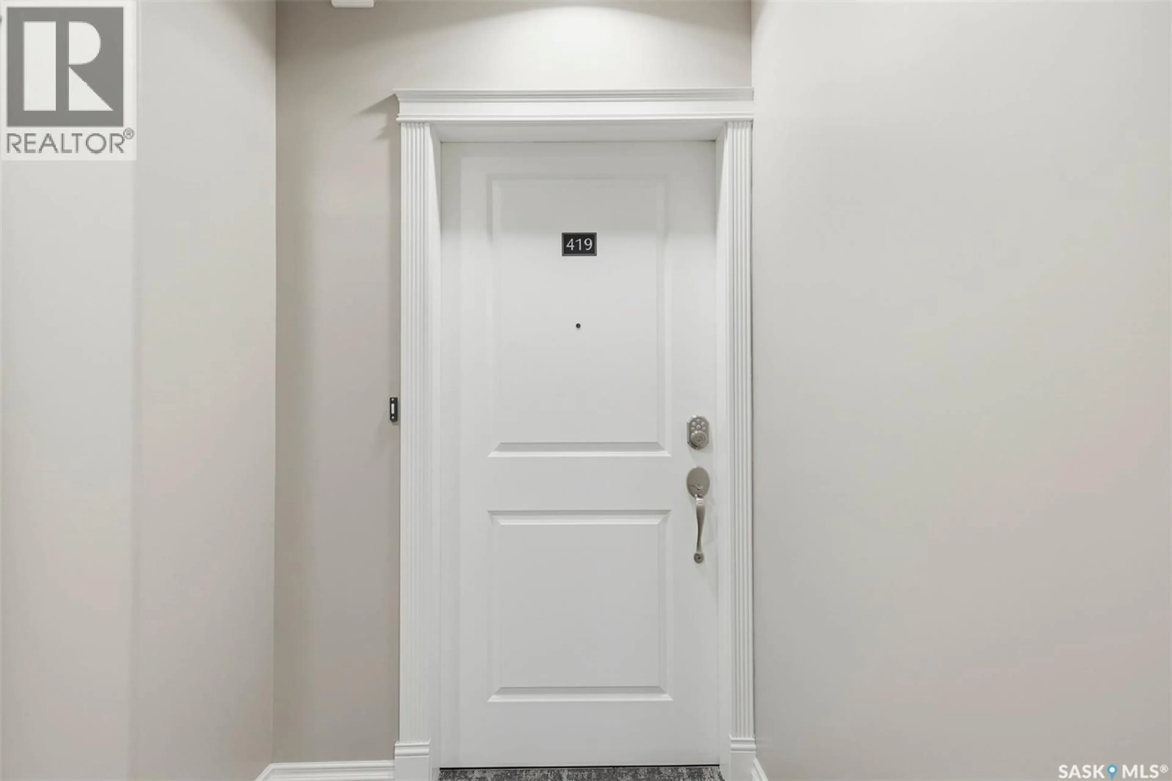 Indoor entryway for 110 - 419 ARMISTICE WAY, Saskatoon Saskatchewan S7J3L8
