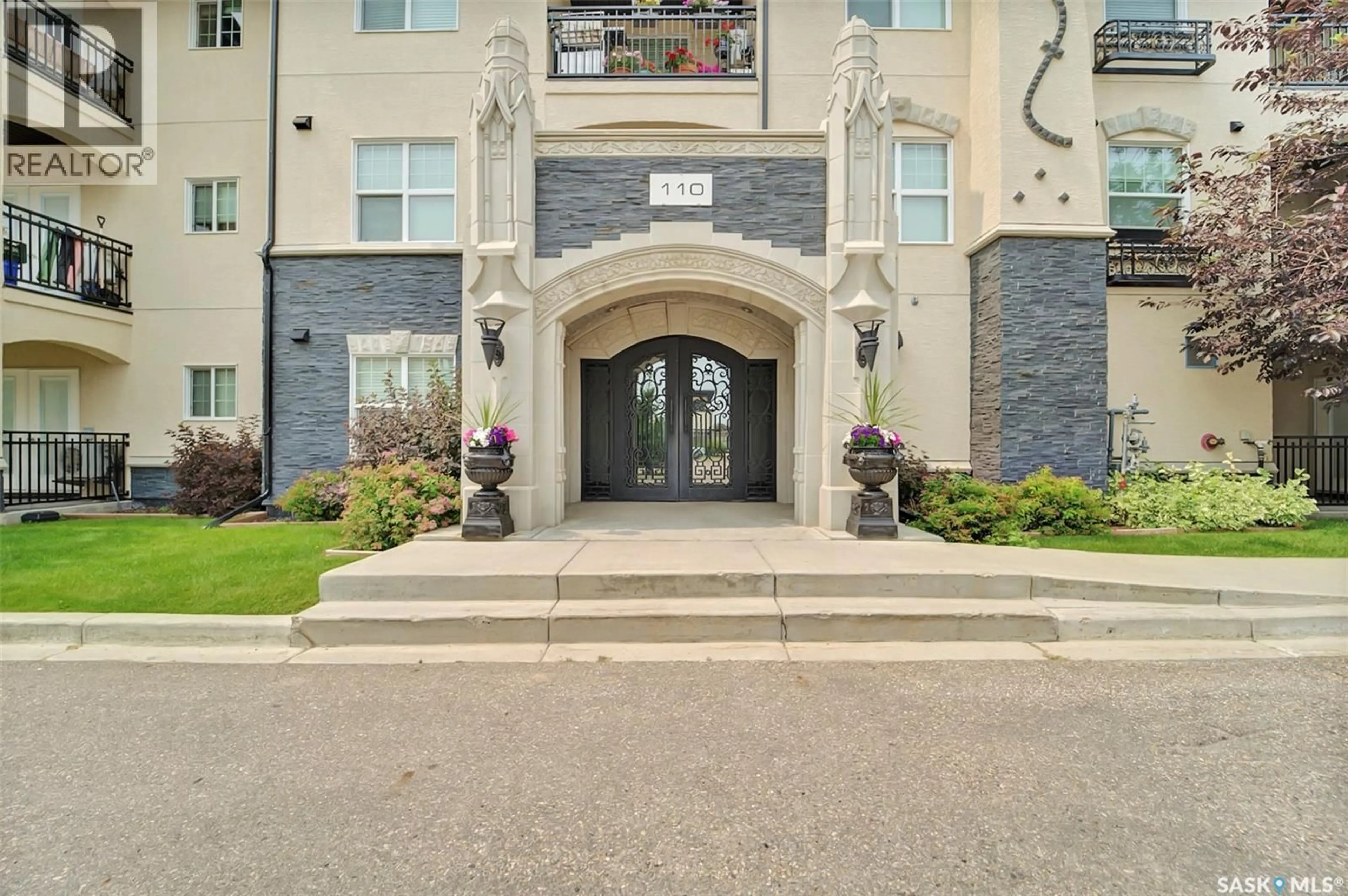 Indoor foyer for 110 - 102 PHELPS WAY, Saskatoon Saskatchewan S7V0K5