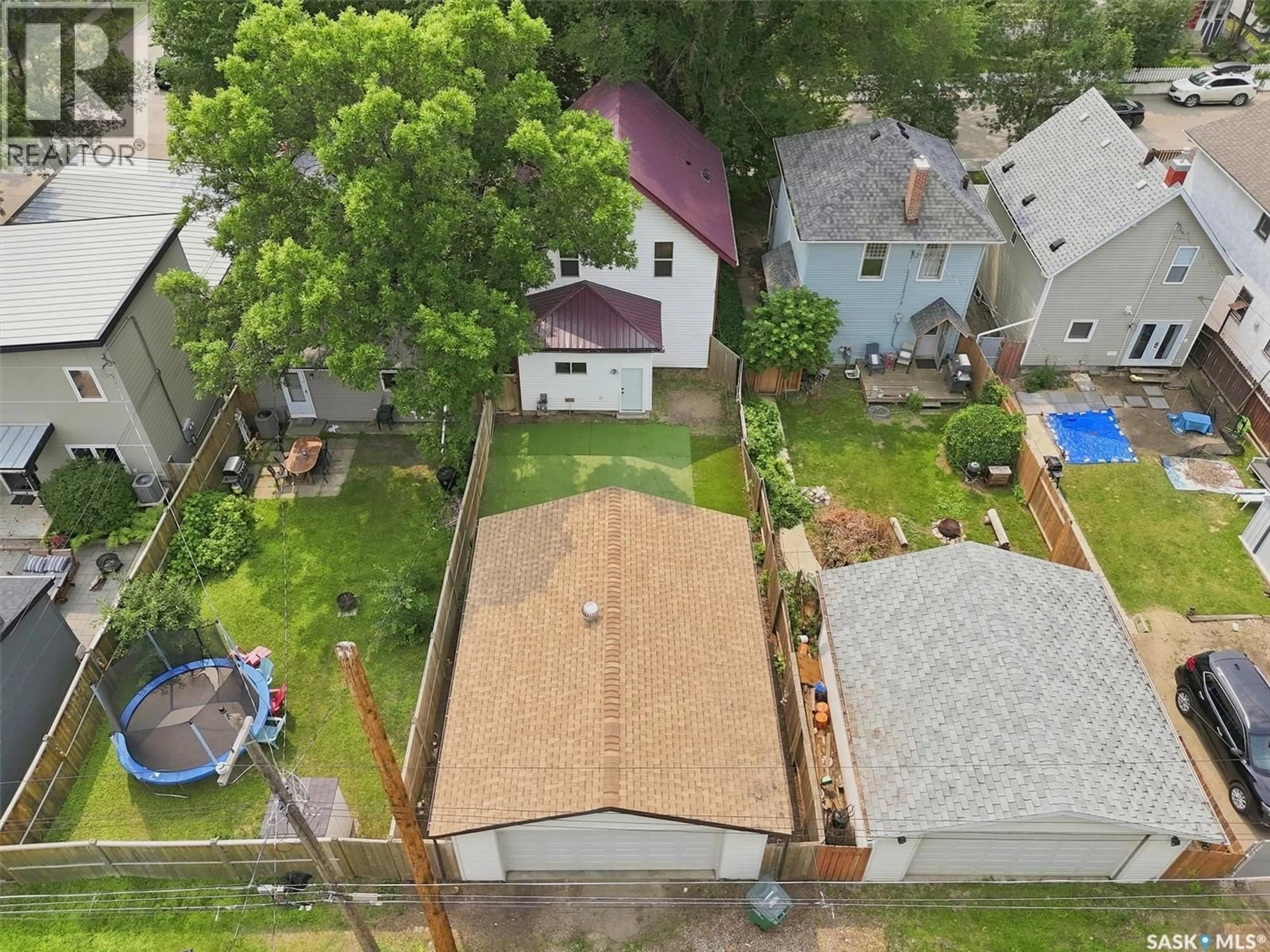 A pic from outside/outdoor area/front of a property/back of a property/a pic from drone, street for 406 27TH STREET, Saskatoon Saskatchewan S7L0J9