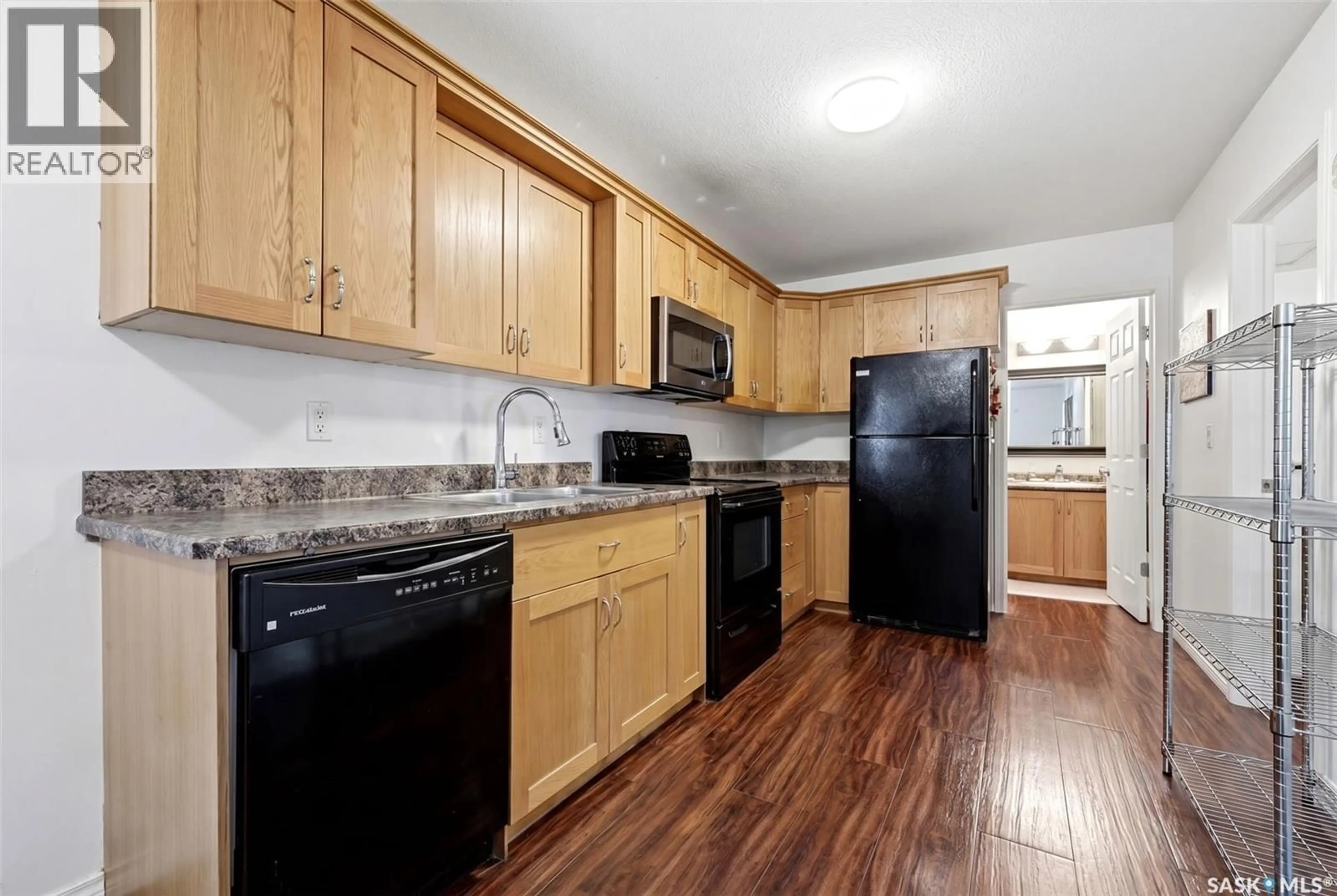 Standard kitchen, unknown for 1957 HALIFAX STREET, Regina Saskatchewan S4P1T6