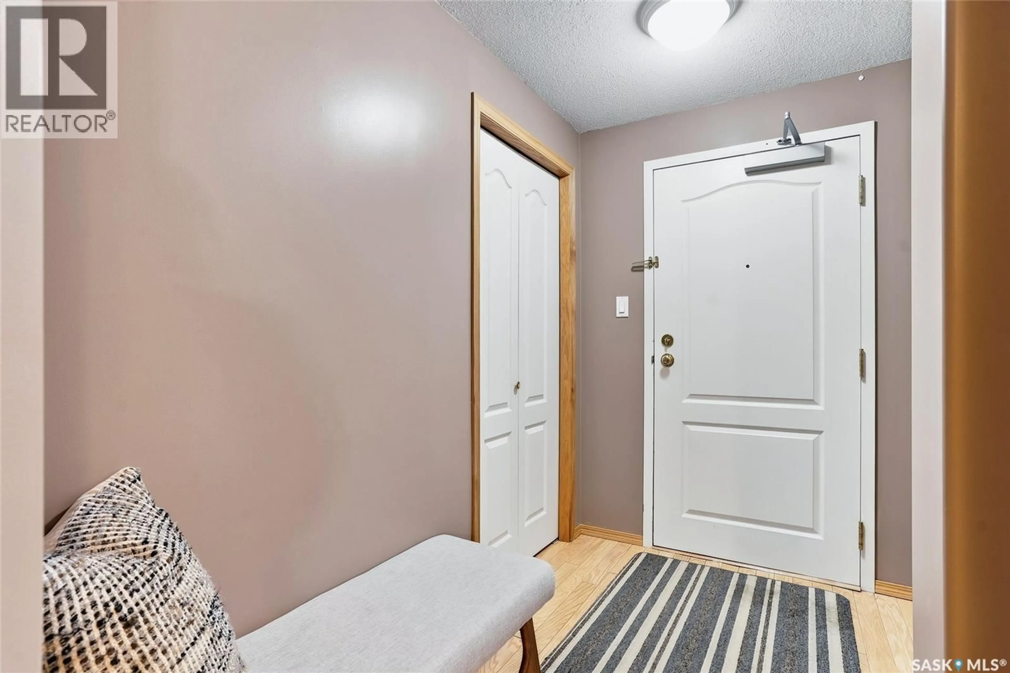 Indoor entryway for 303 - 104 5TH AVENUE, Saskatoon Saskatchewan S7K2P6