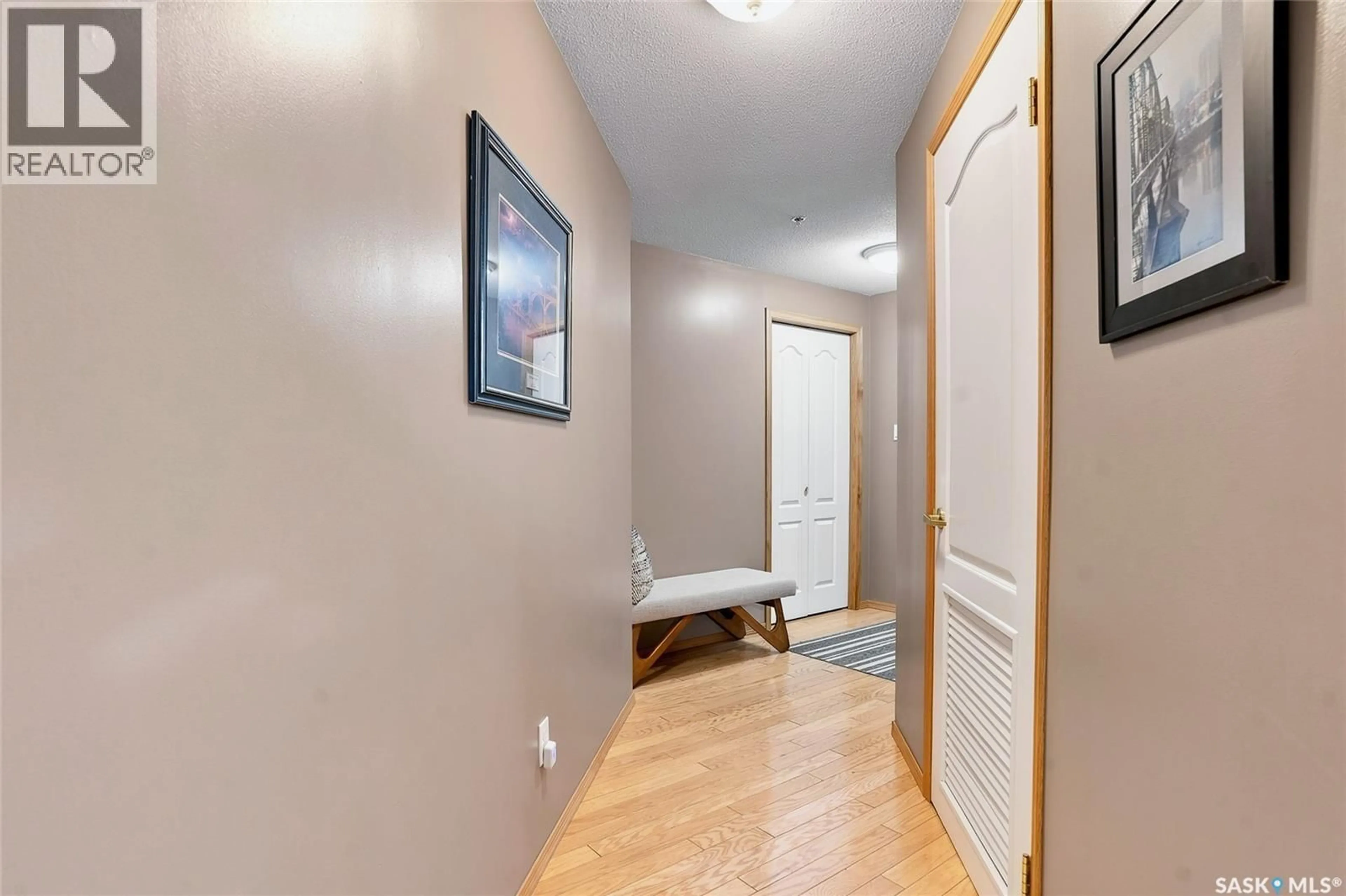 Indoor entryway for 303 - 104 5TH AVENUE, Saskatoon Saskatchewan S7K2P6