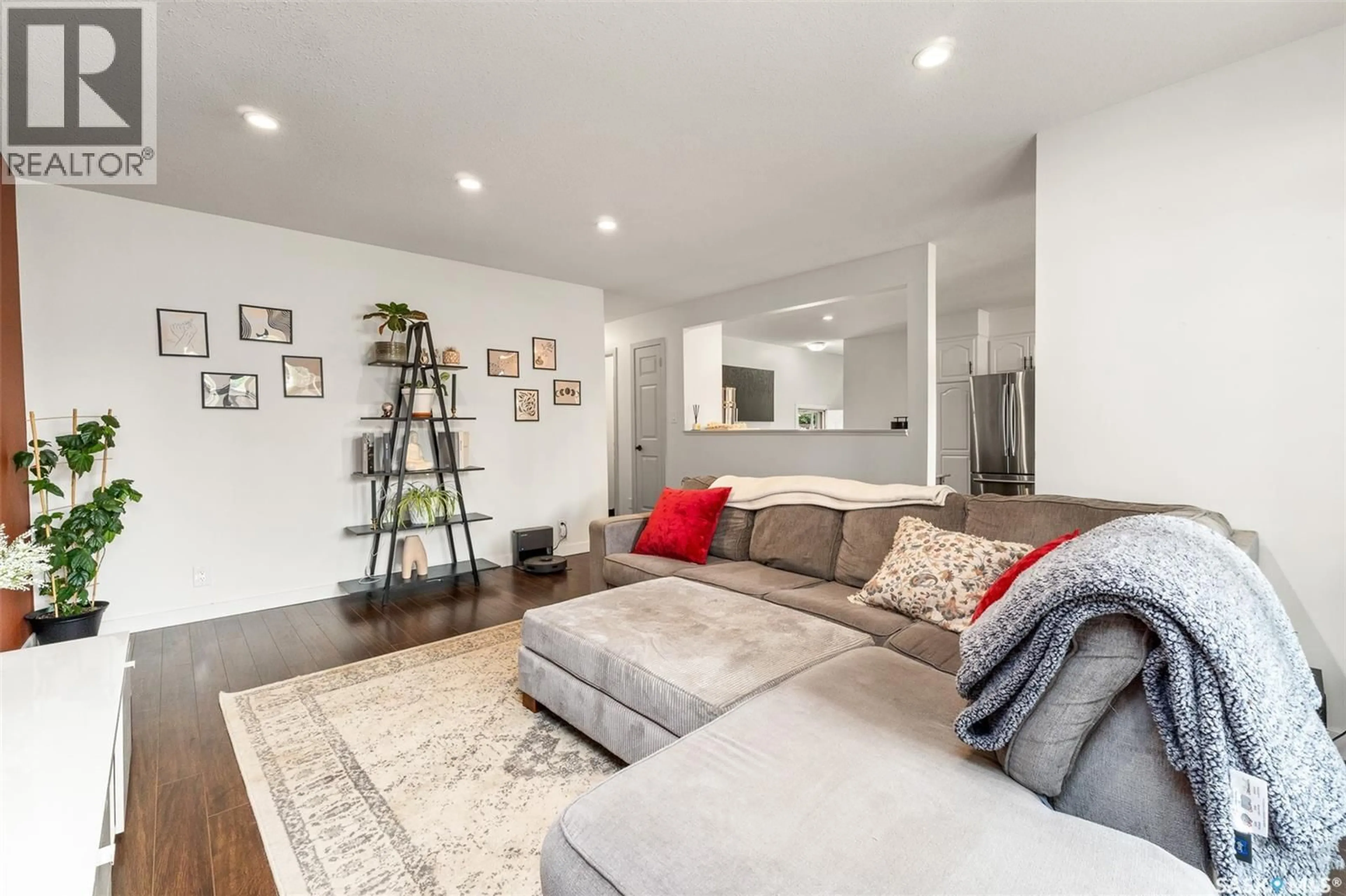 Living room with furniture, unknown for 112 TREMAINE AVENUE, Regina Saskatchewan S4R6S4
