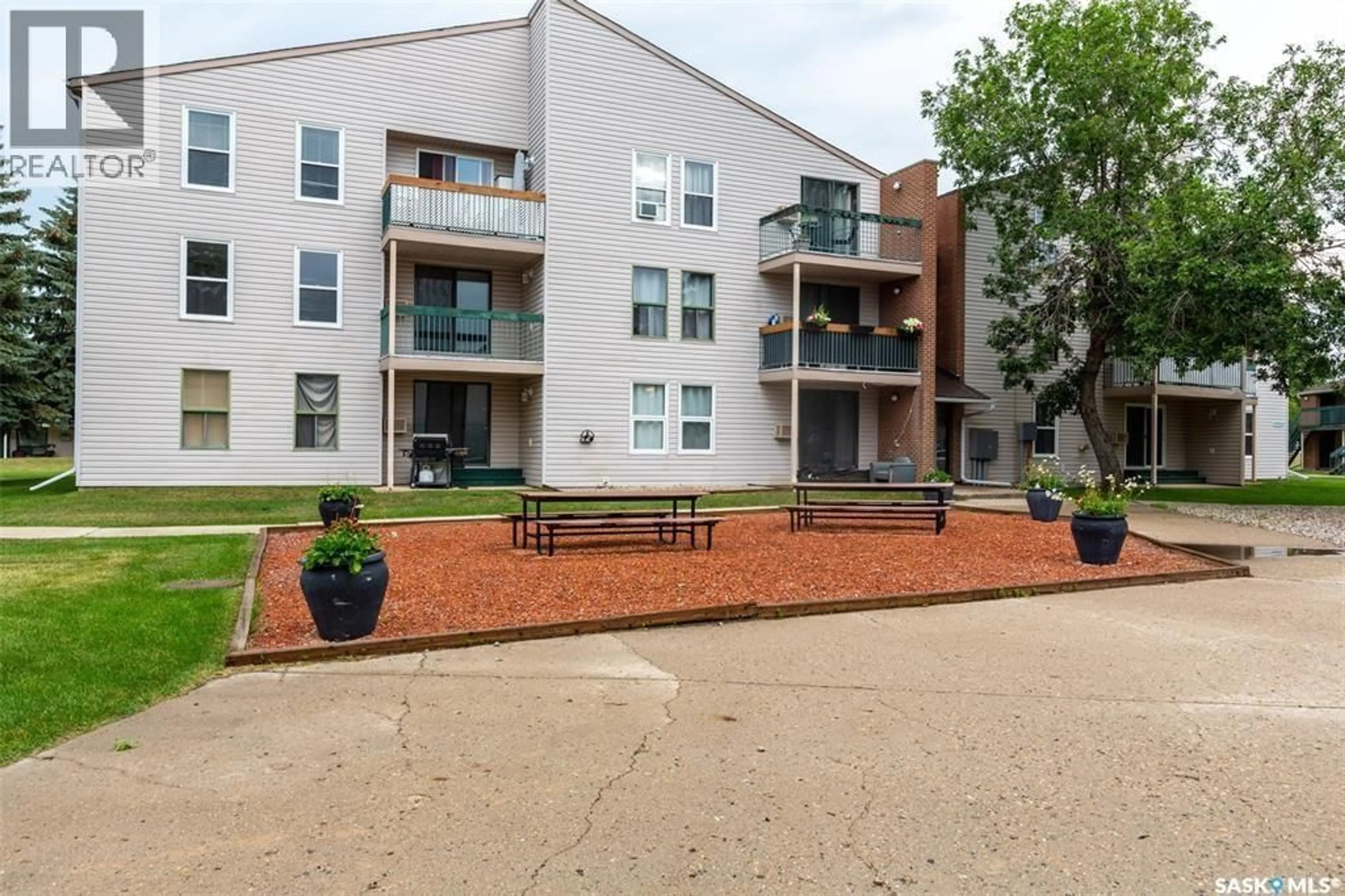 Patio, unknown for 34 - 302 NOLLET AVENUE, Regina Saskatchewan S4T7J8