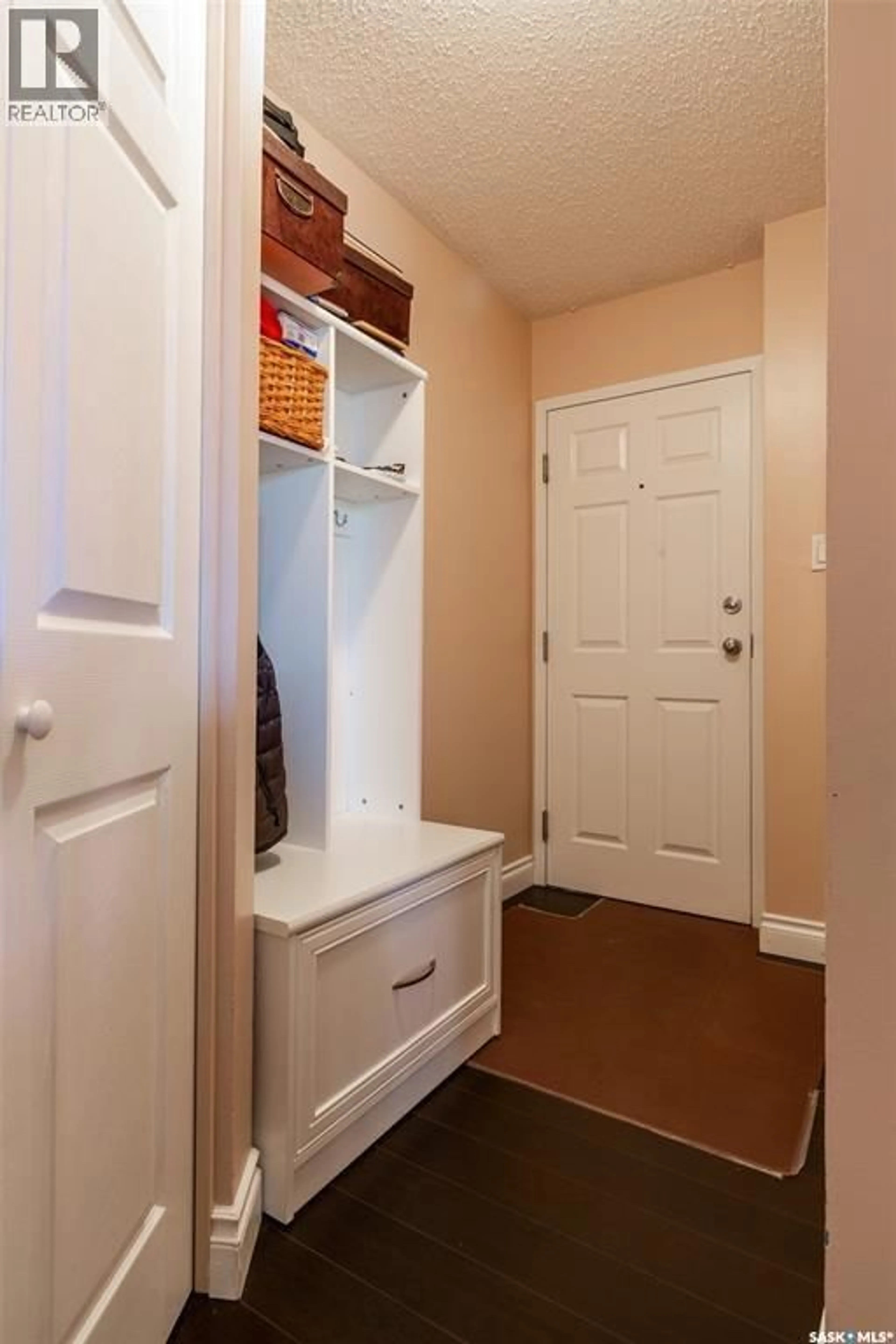 Indoor entryway for 34 - 302 NOLLET AVENUE, Regina Saskatchewan S4T7J8