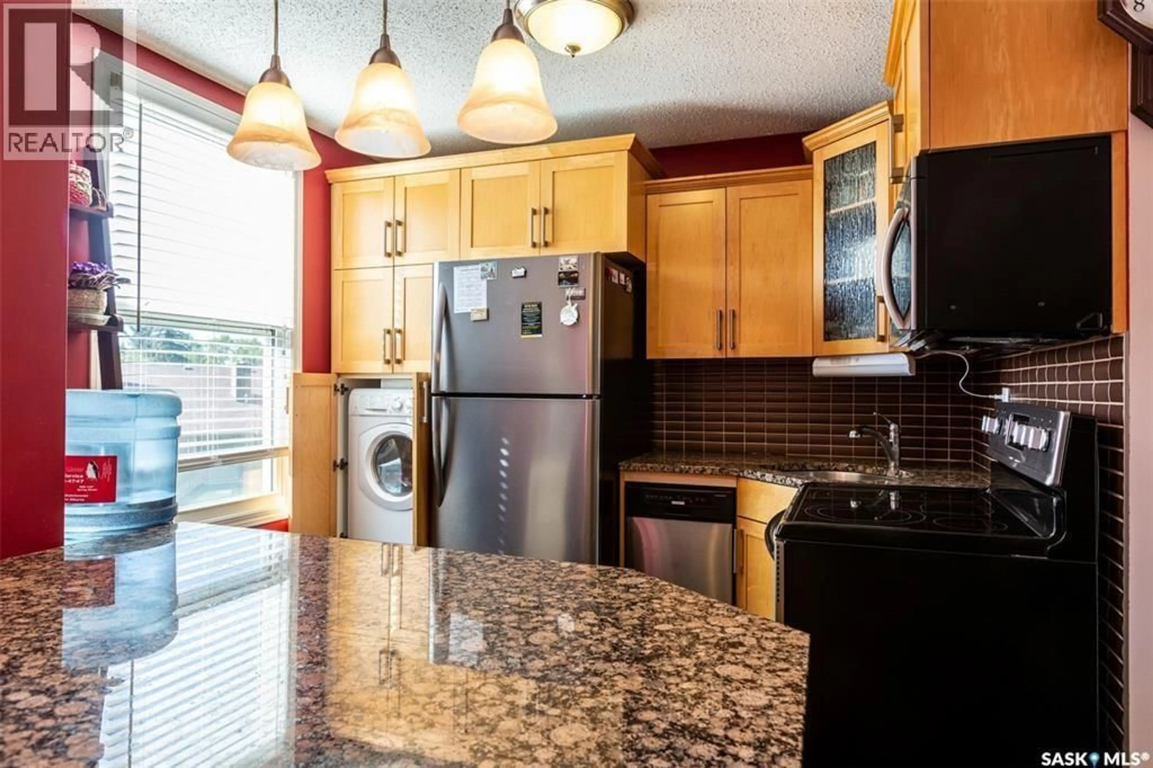Standard kitchen, ceramic/tile floor for 34 - 302 NOLLET AVENUE, Regina Saskatchewan S4T7J8