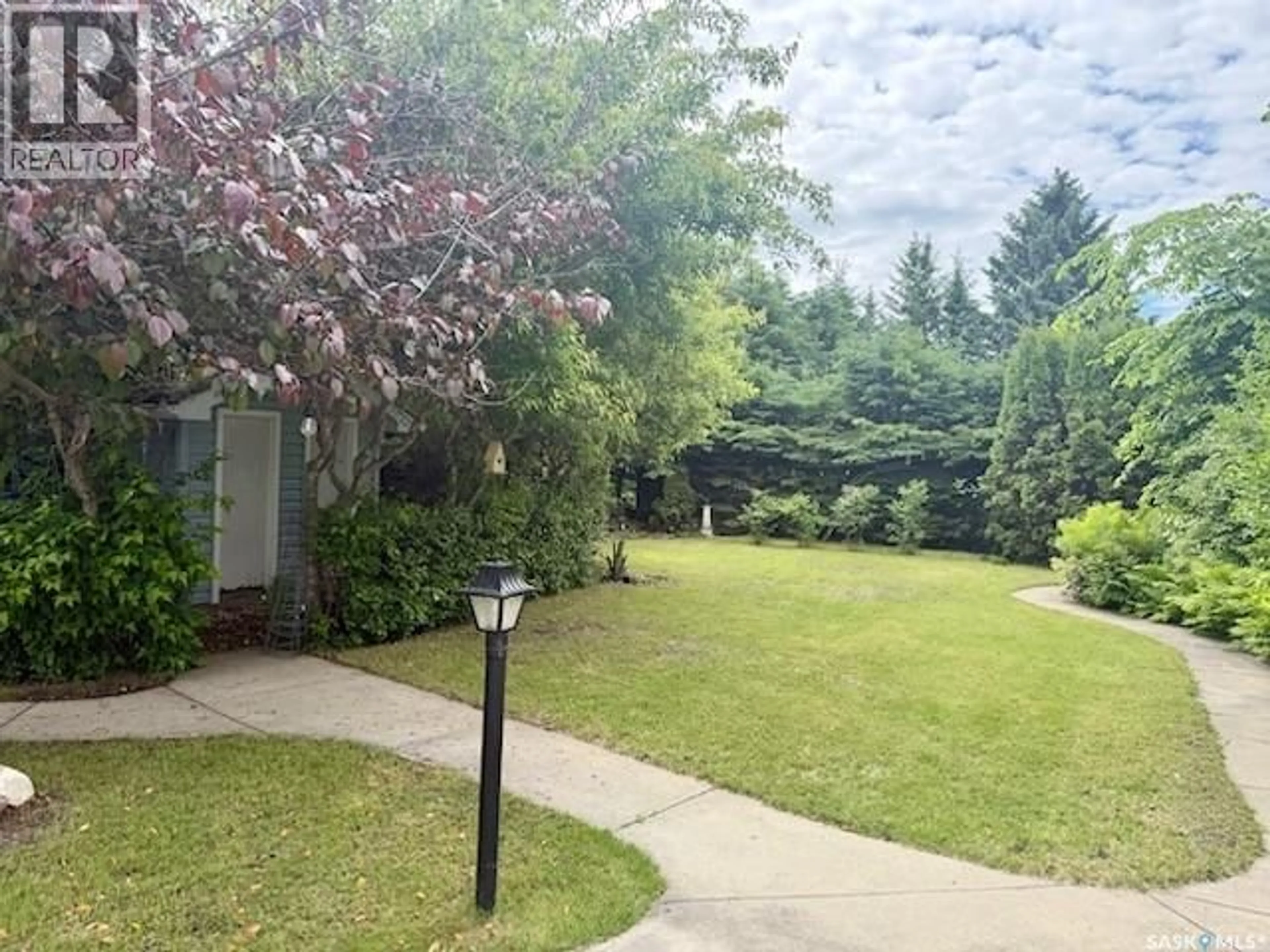 A pic from outside/outdoor area/front of a property/back of a property/a pic from drone, unknown for 626 MARY STREET, Canora Saskatchewan S0A0L0