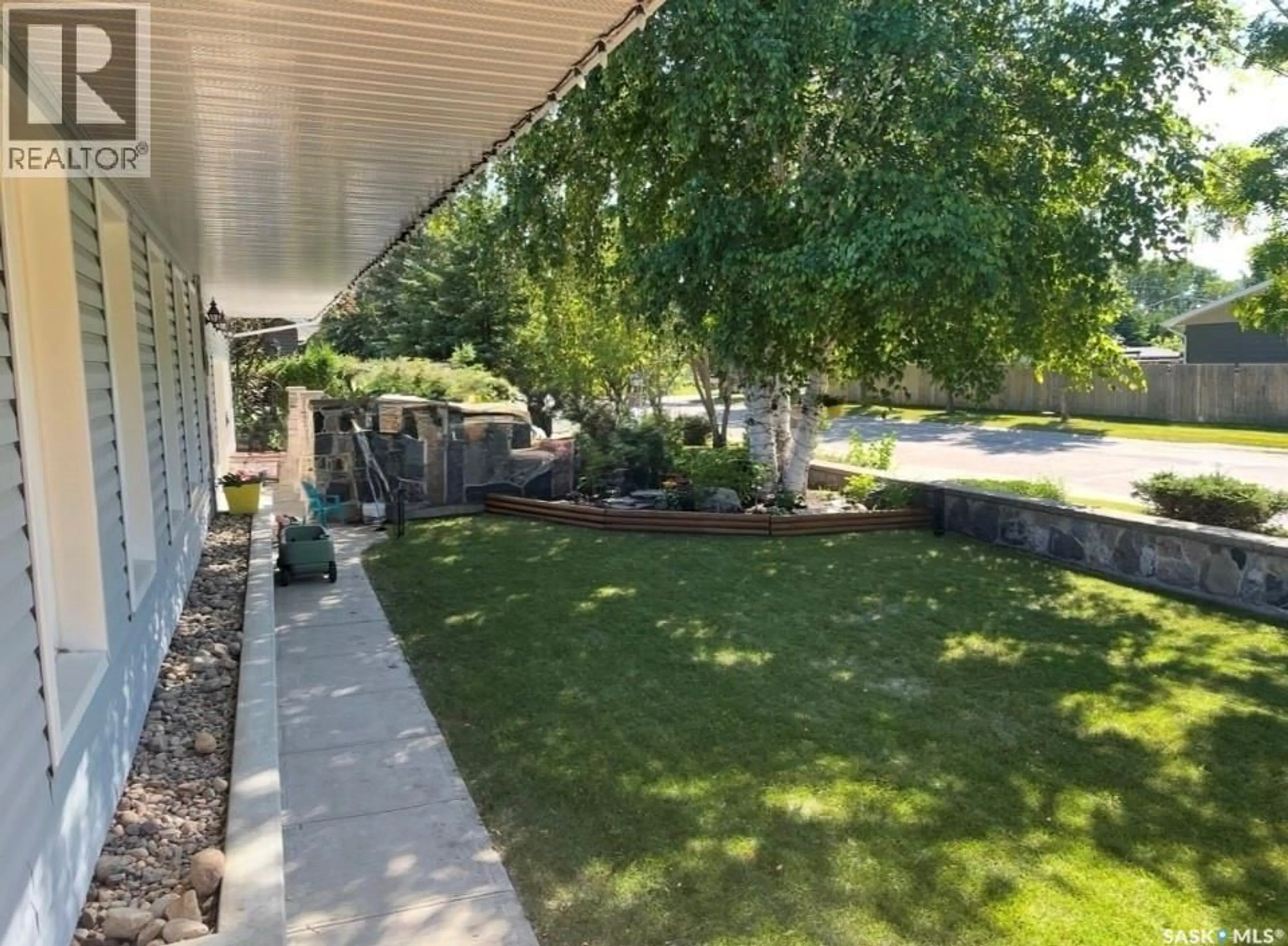 A pic from outside/outdoor area/front of a property/back of a property/a pic from drone, street for 626 MARY STREET, Canora Saskatchewan S0A0L0