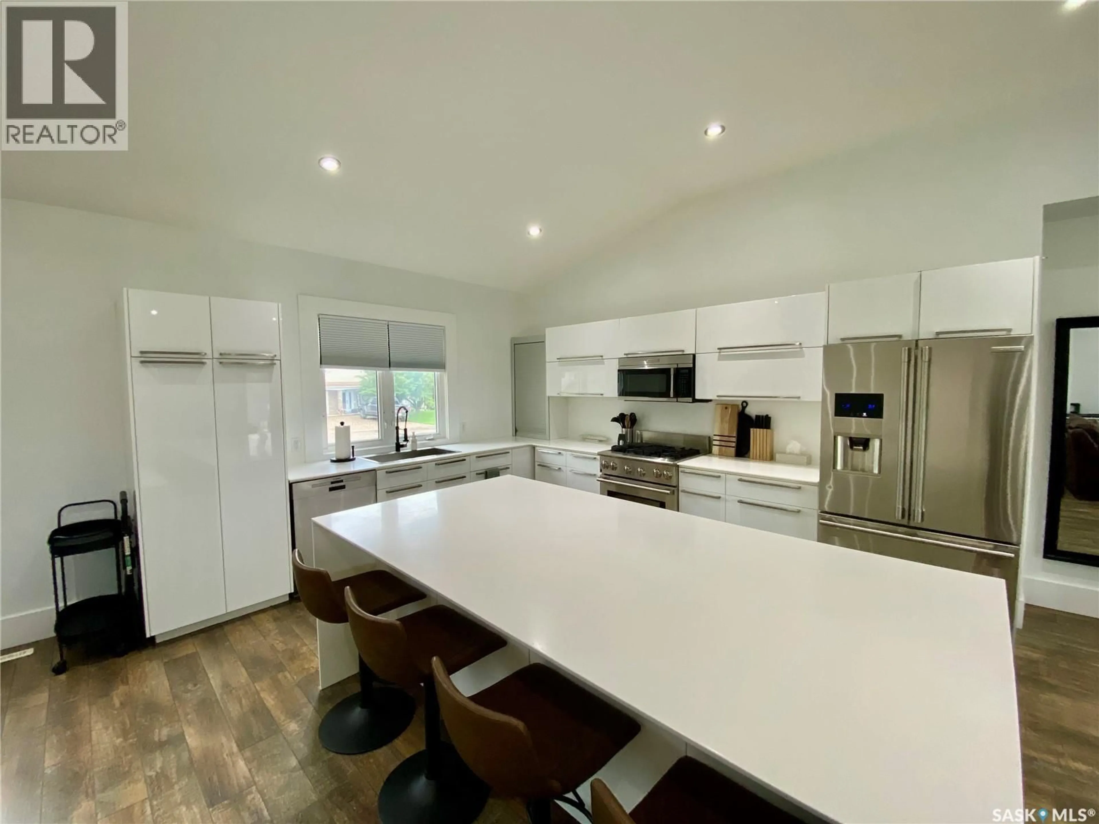 Open concept kitchen, unknown for 837 PROSPECT AVENUE, Oxbow Saskatchewan S0C2B0