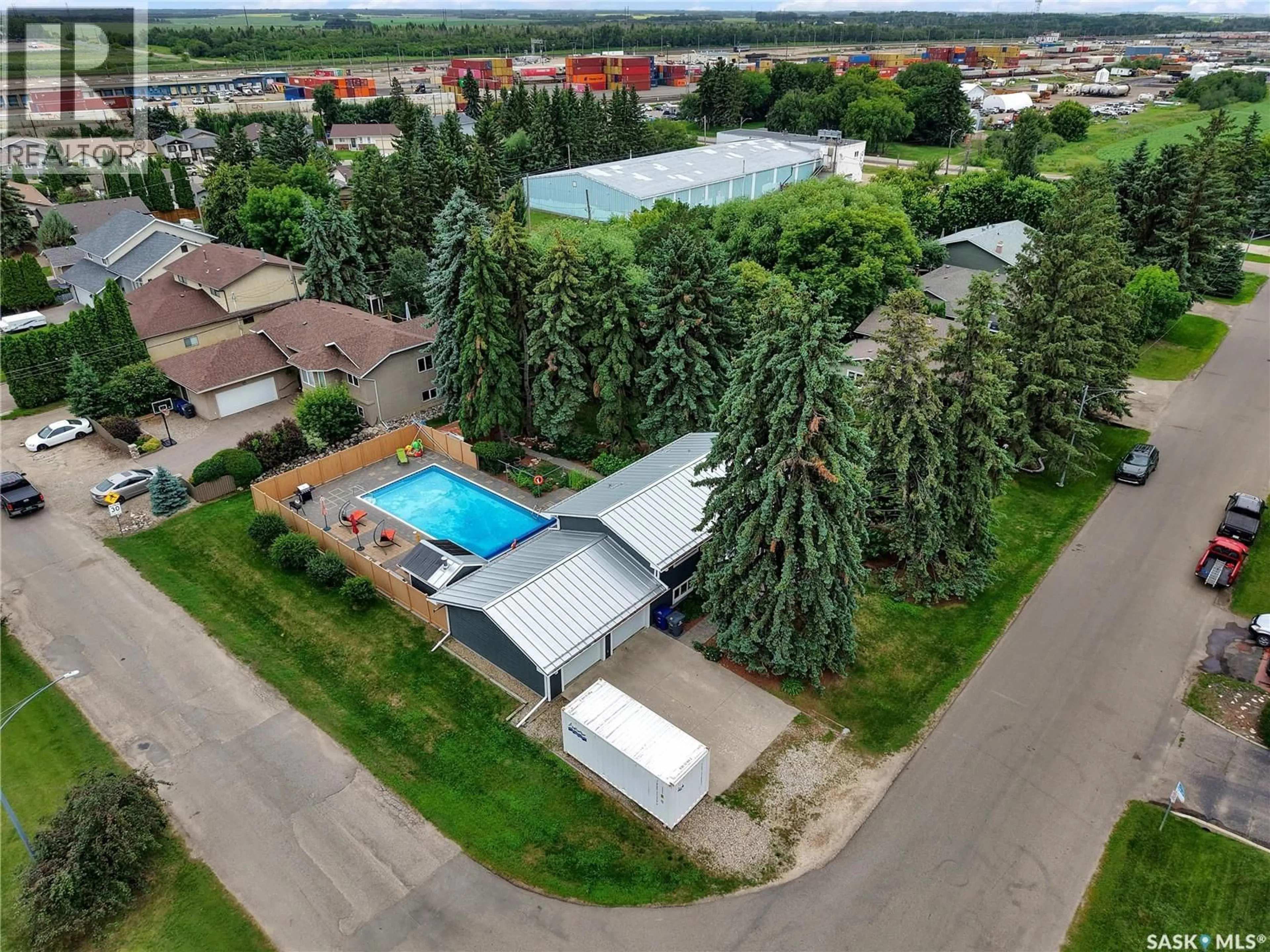 A pic from outside/outdoor area/front of a property/back of a property/a pic from drone, unknown for 3425 DIEPPE STREET, Saskatoon Saskatchewan S7M3S8