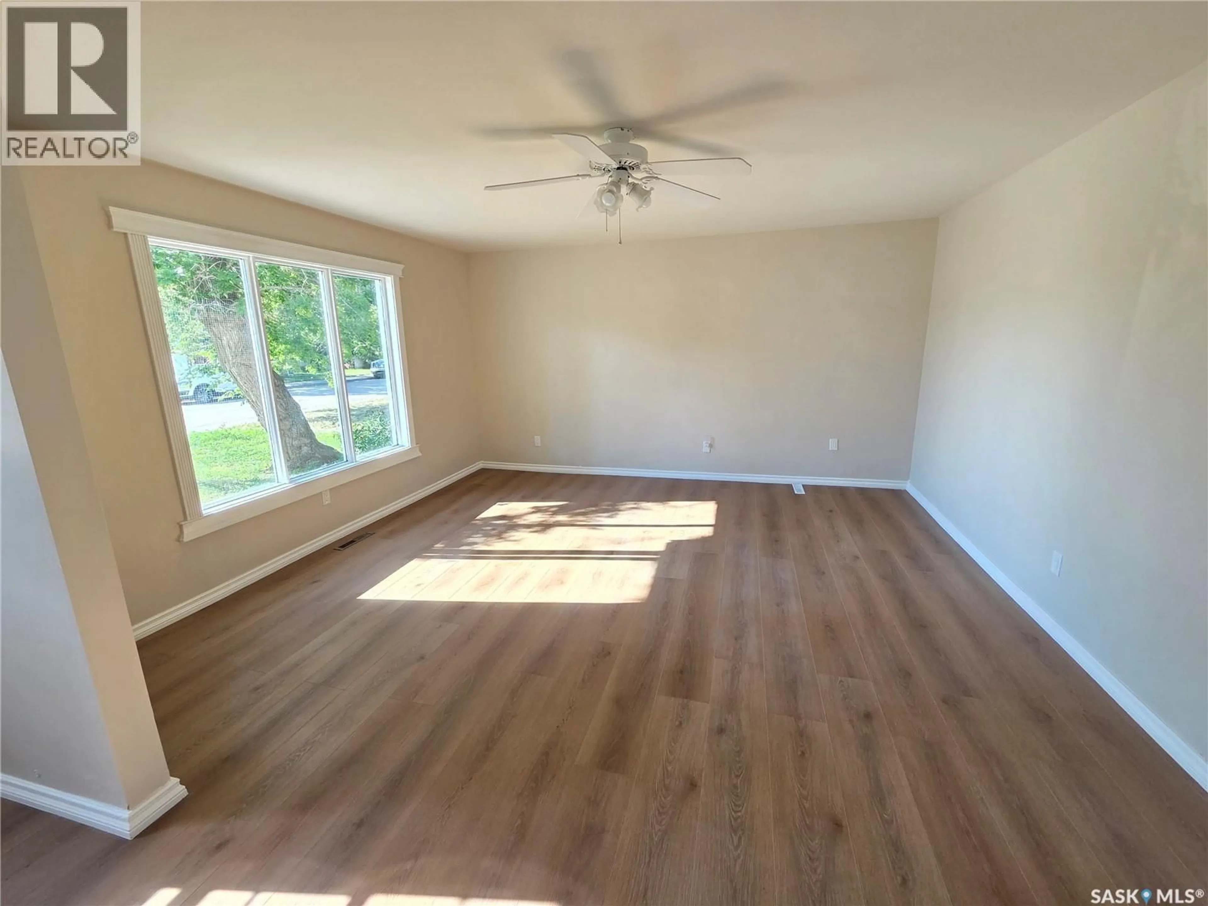 A pic of a room for 859 CARTIER AVENUE, Moose Jaw Saskatchewan S6H1L9