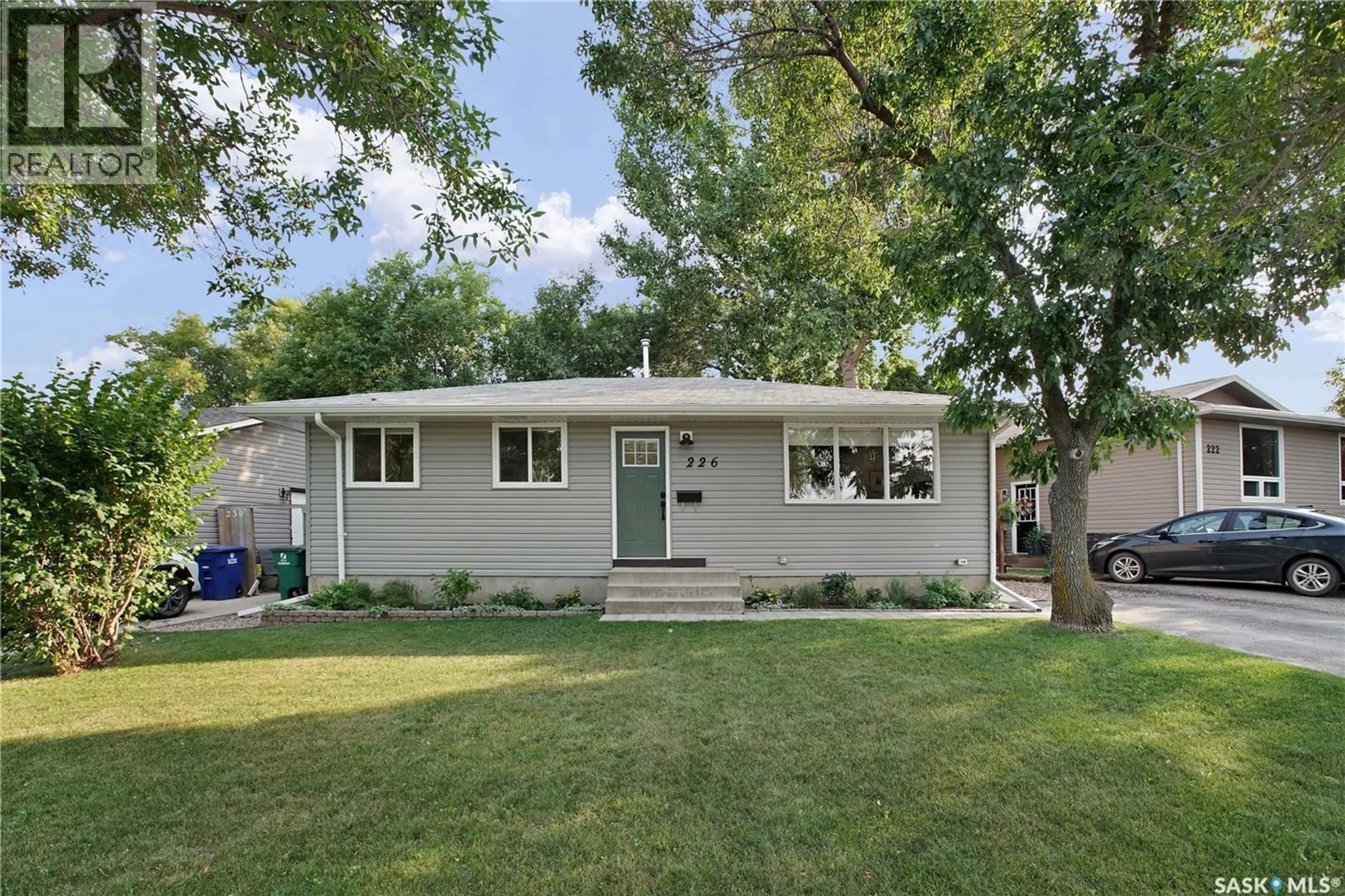 Home with vinyl exterior material, street for 226 WESTERN CRESCENT, Saskatoon Saskatchewan S7H4J6