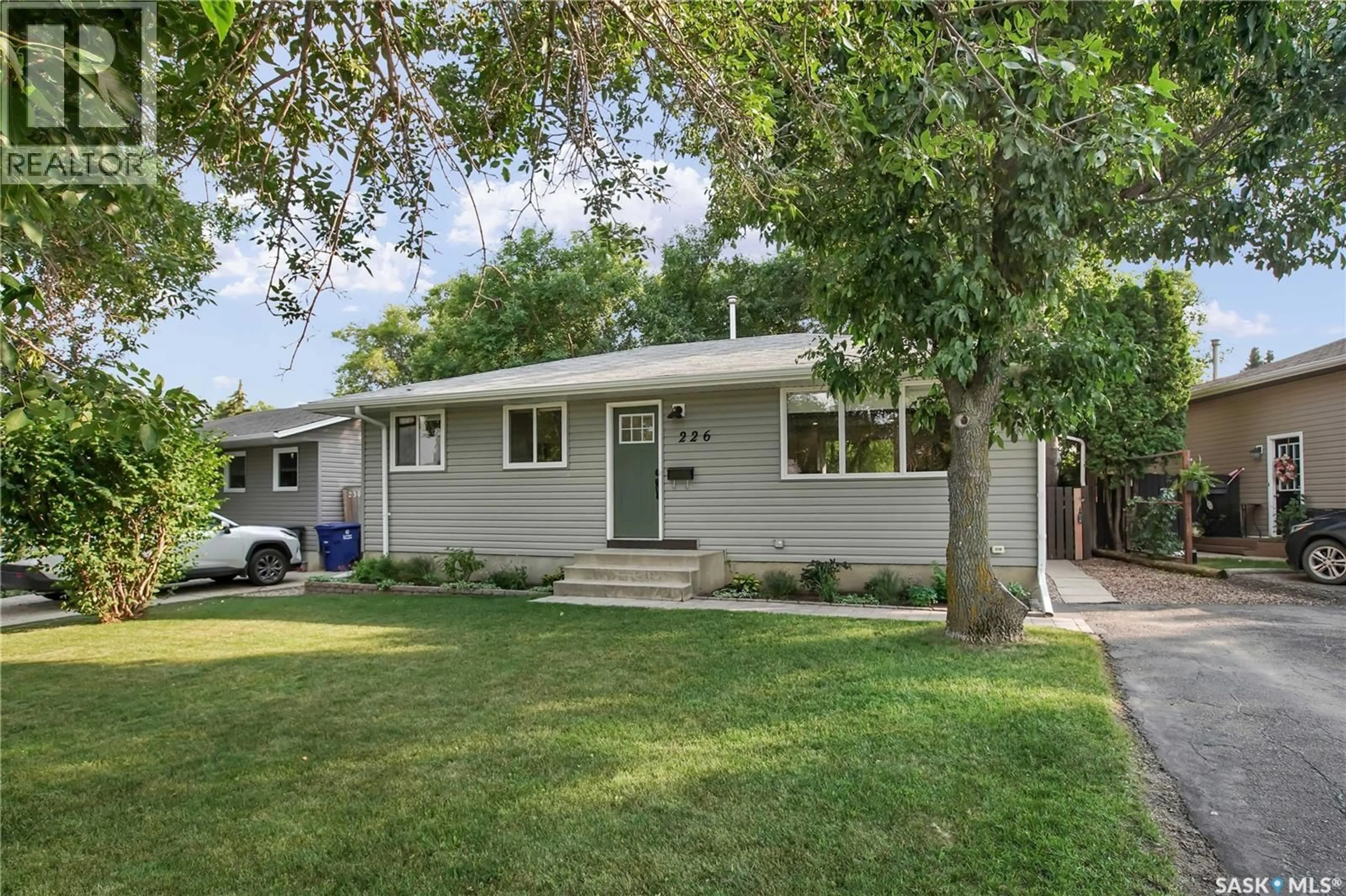 Home with vinyl exterior material, street for 226 WESTERN CRESCENT, Saskatoon Saskatchewan S7H4J6