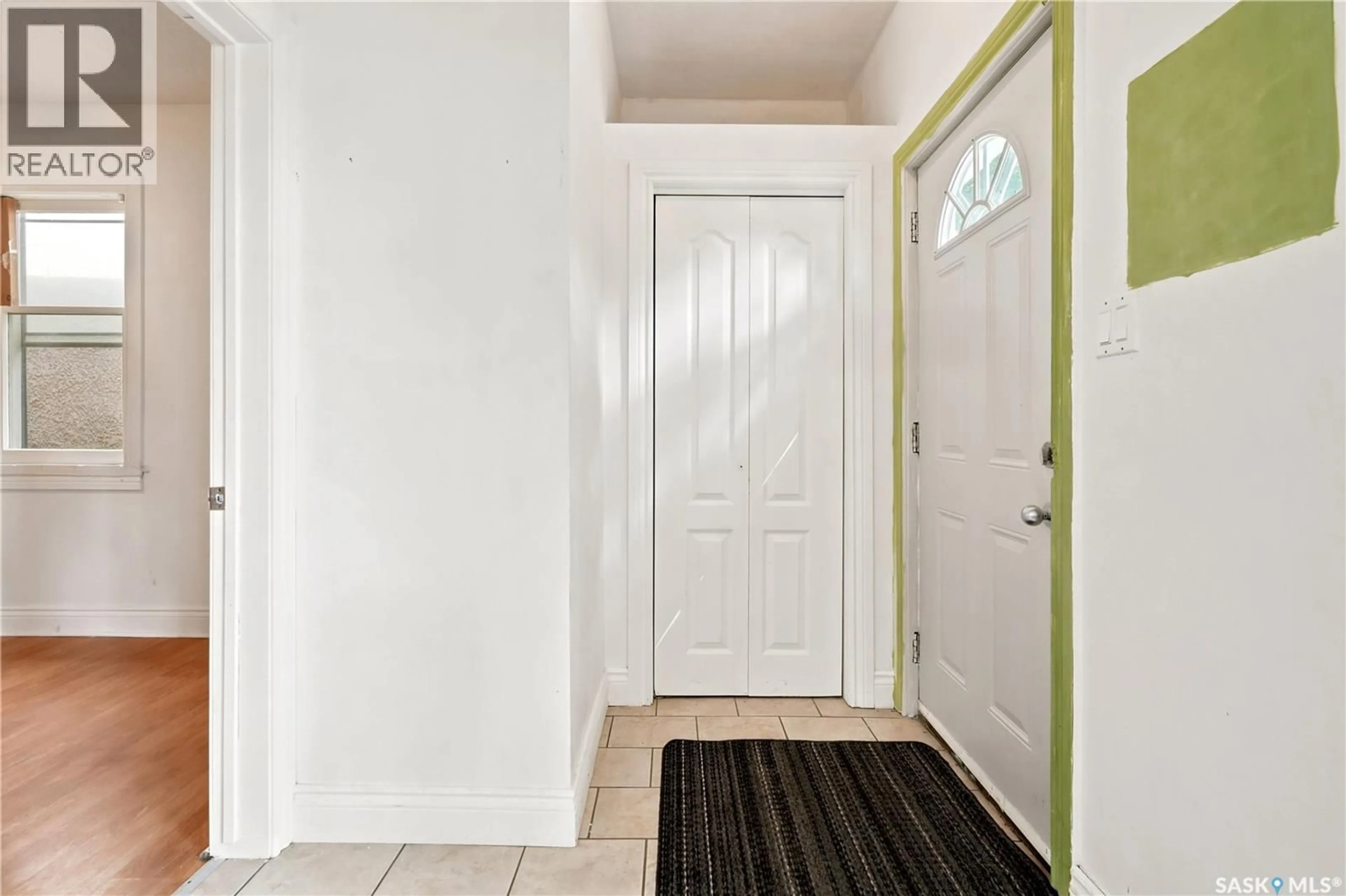 Indoor entryway for 2038 TORONTO STREET, Regina Saskatchewan S4P1N1