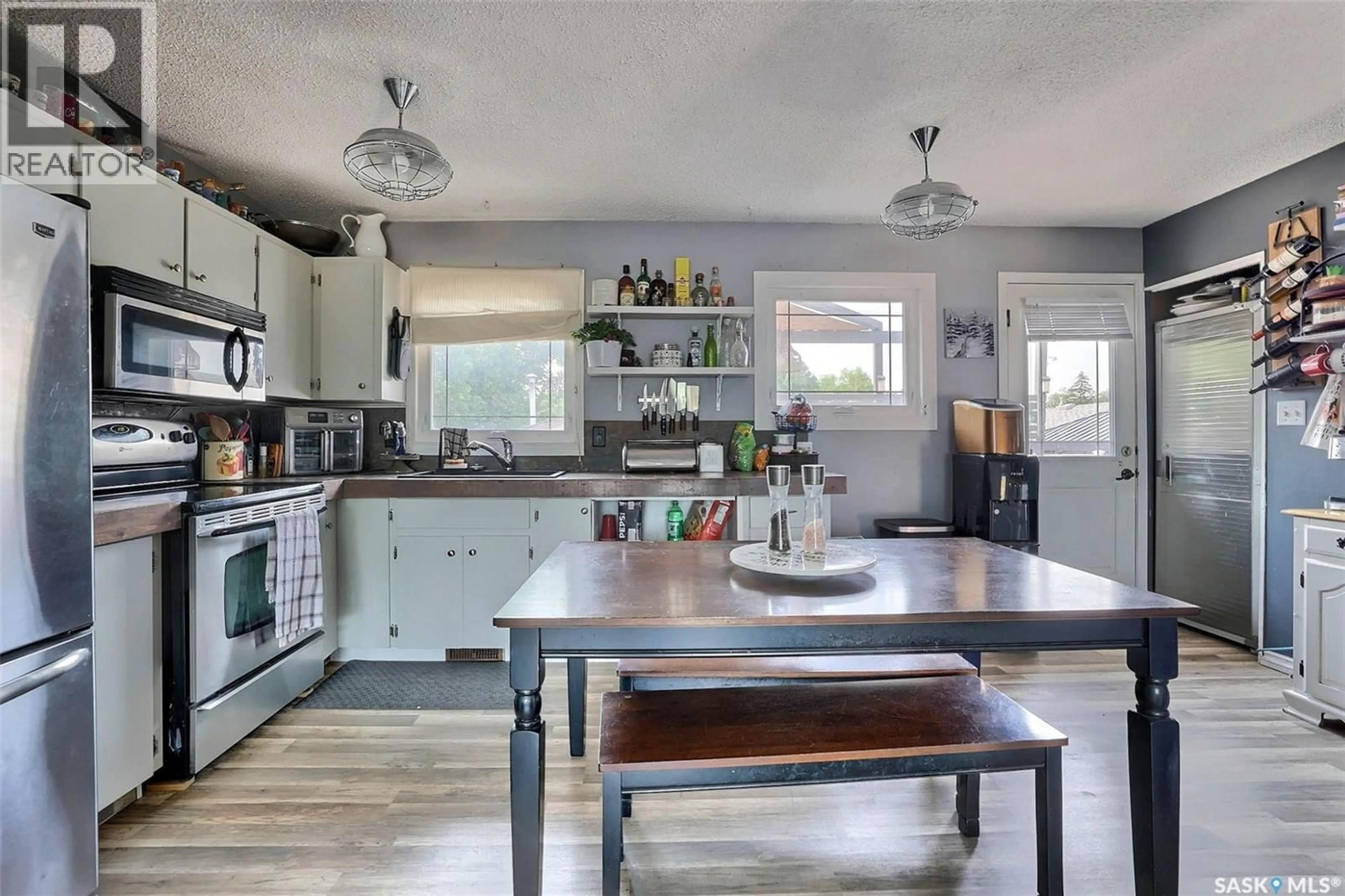 Open concept kitchen, unknown for 86 STRAUB CRESCENT, Regina Saskatchewan S4T6S6