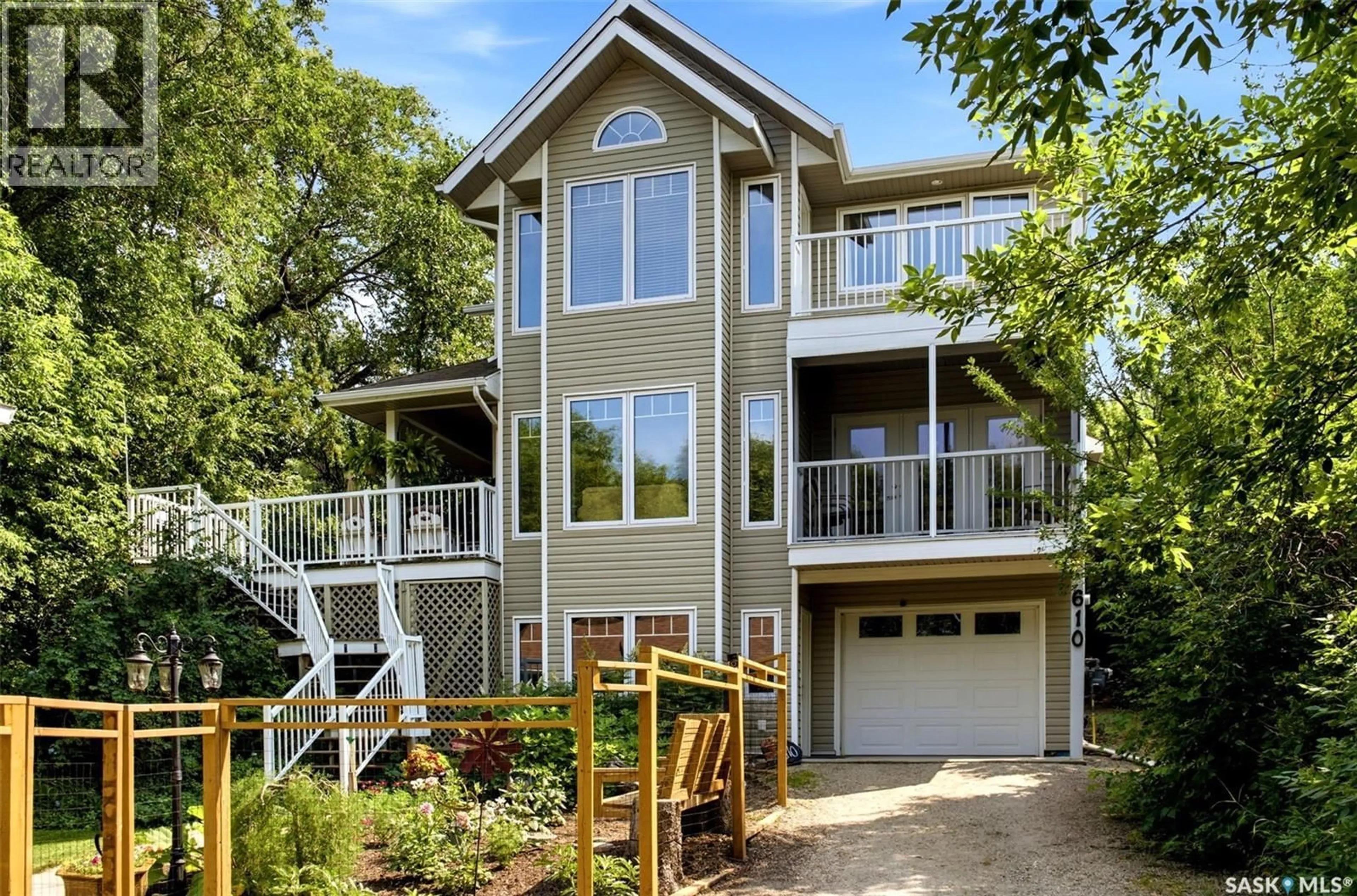 Home with vinyl exterior material, water/lake/river/ocean view for 610 NICOLL LANE, Regina Beach Saskatchewan S0G4C0