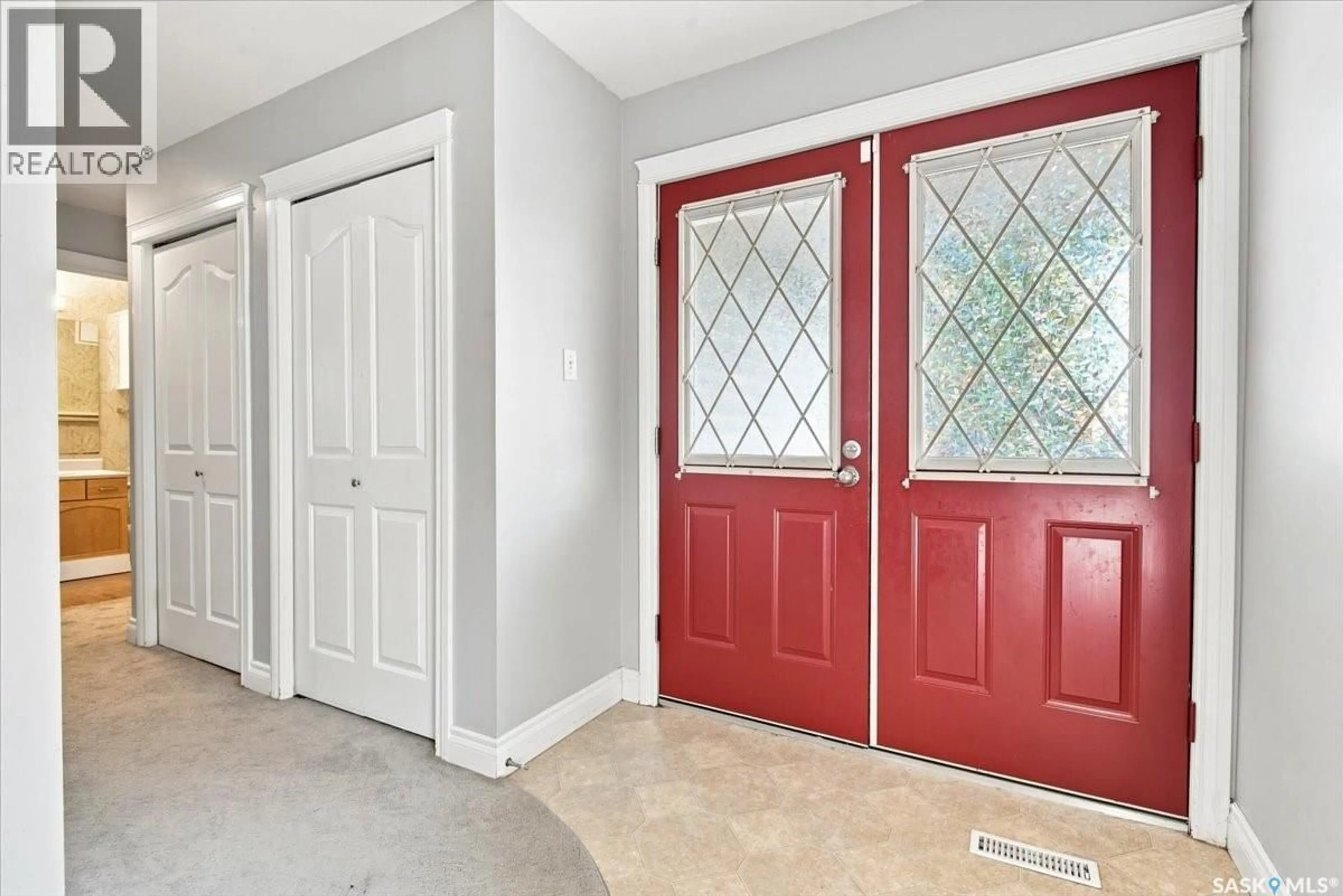 Indoor entryway for 1366 RETALLACK STREET, Regina Saskatchewan S4T2H9