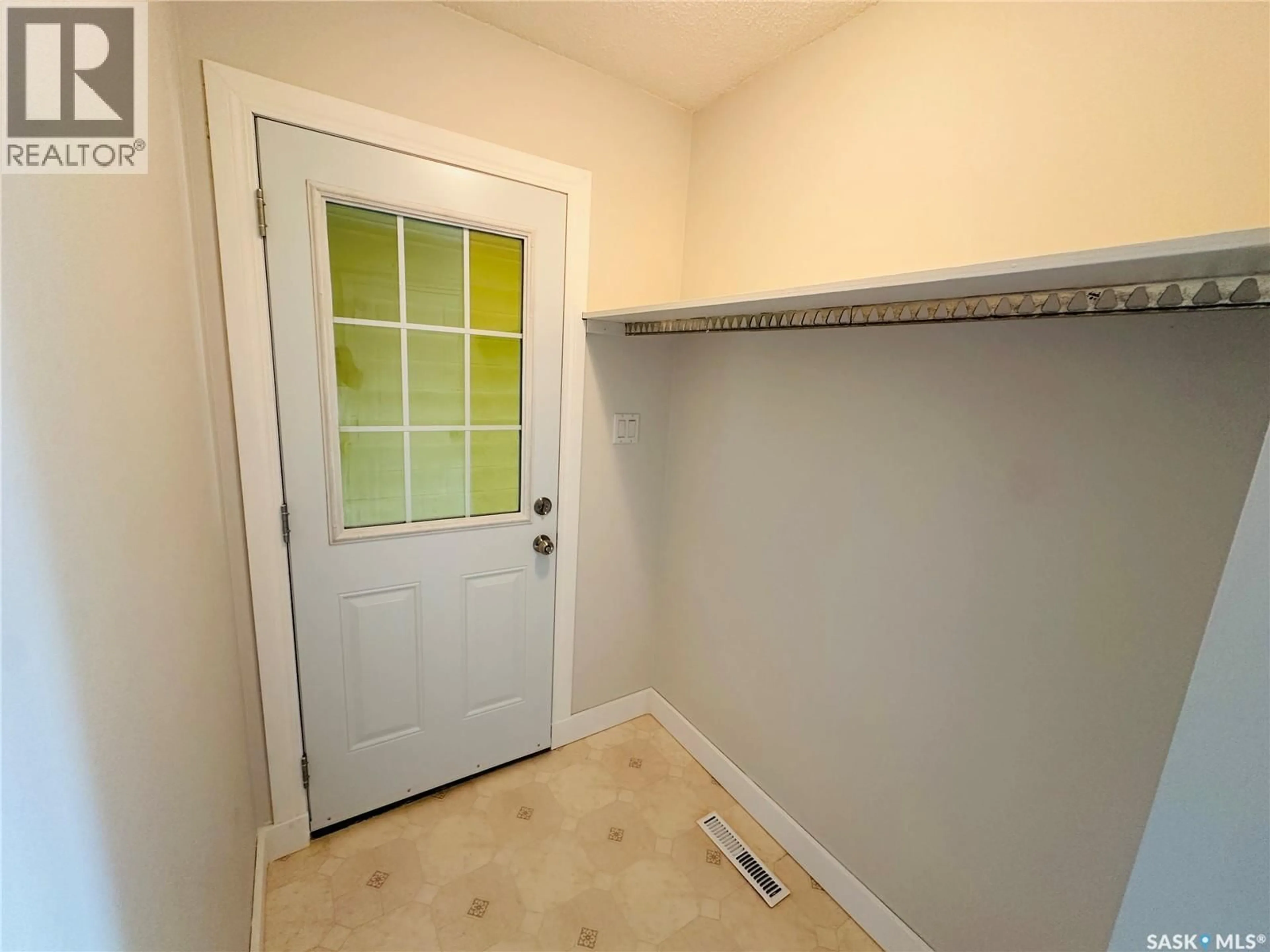 Indoor entryway for 1119 98TH AVENUE, Tisdale Saskatchewan S0E1T0