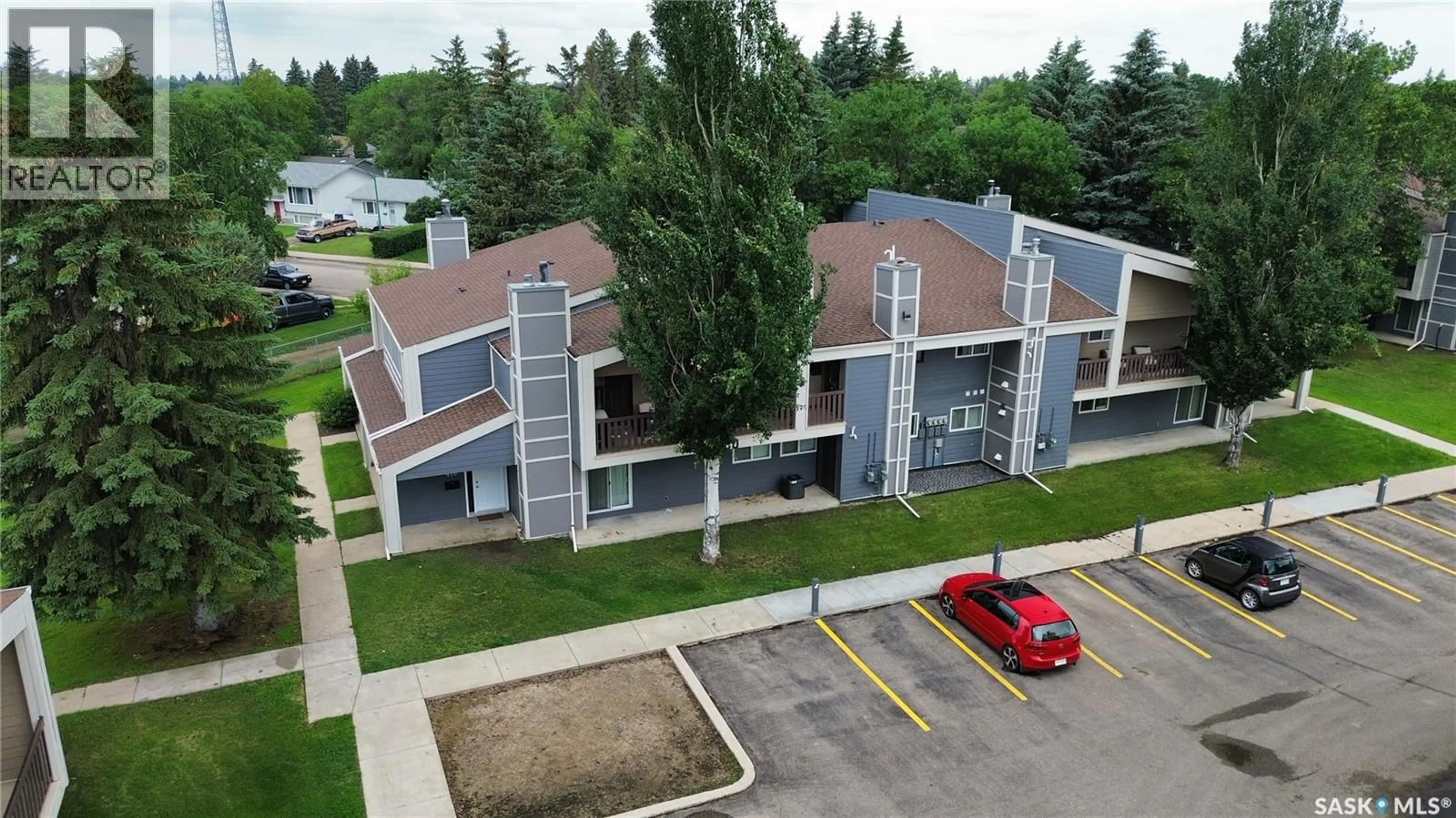 A pic from outside/outdoor area/front of a property/back of a property/a pic from drone, unknown for 416 510 PRAIRIE AVENUE, Saskatoon Saskatchewan S7N2V4