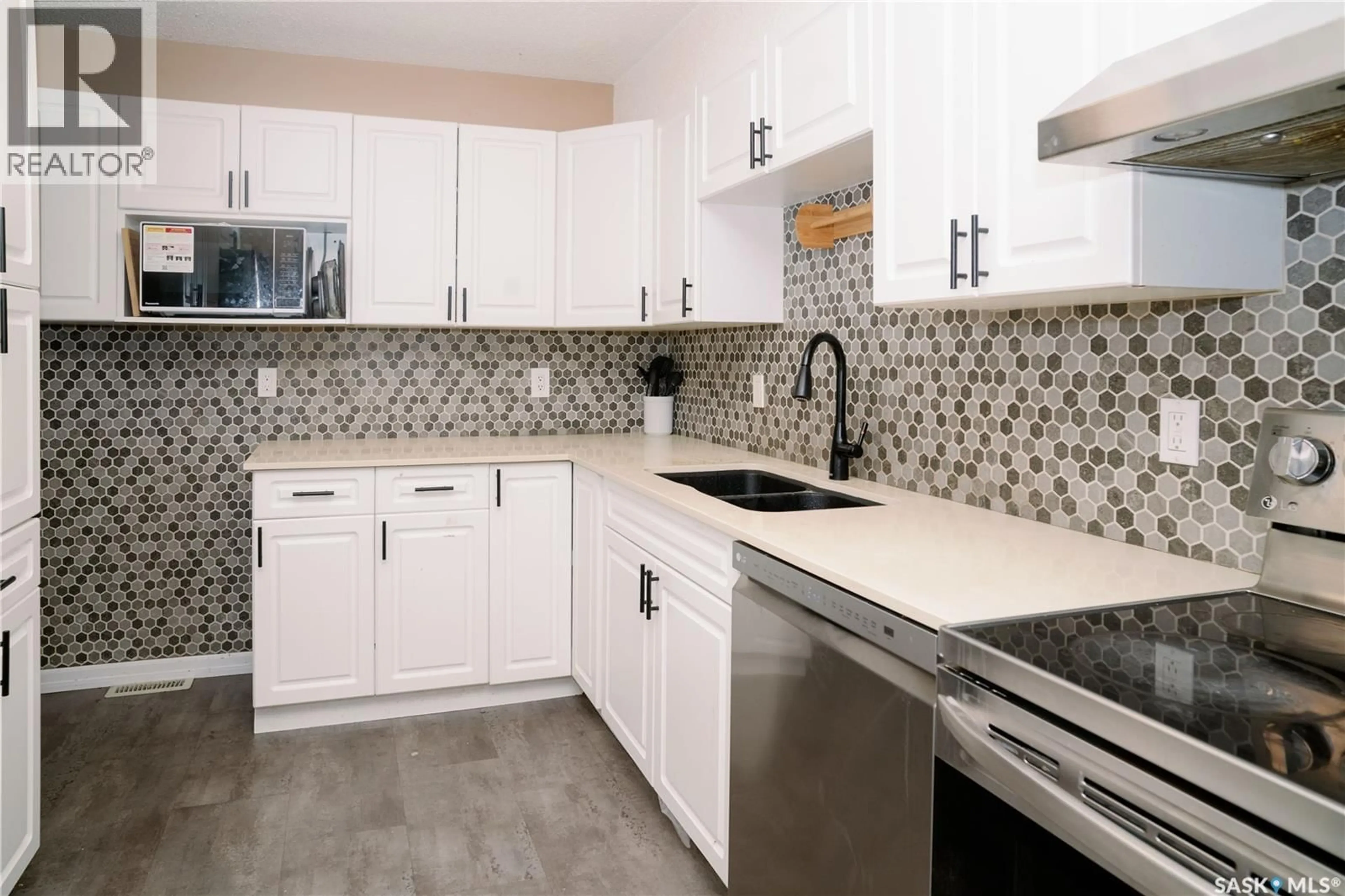 Standard kitchen, ceramic/tile floor for 416 510 PRAIRIE AVENUE, Saskatoon Saskatchewan S7N2V4