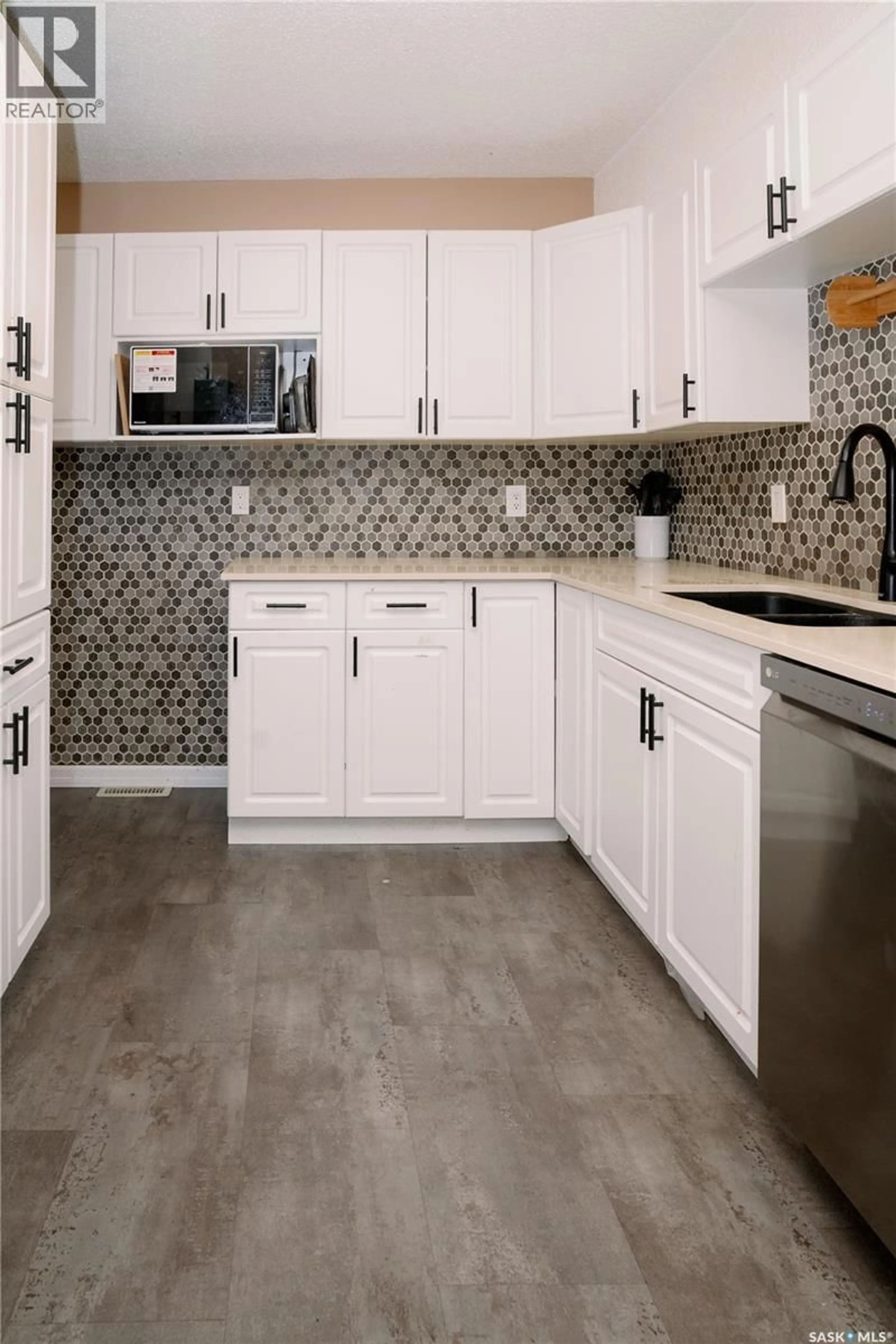 Contemporary kitchen, ceramic/tile floor for 416 510 PRAIRIE AVENUE, Saskatoon Saskatchewan S7N2V4