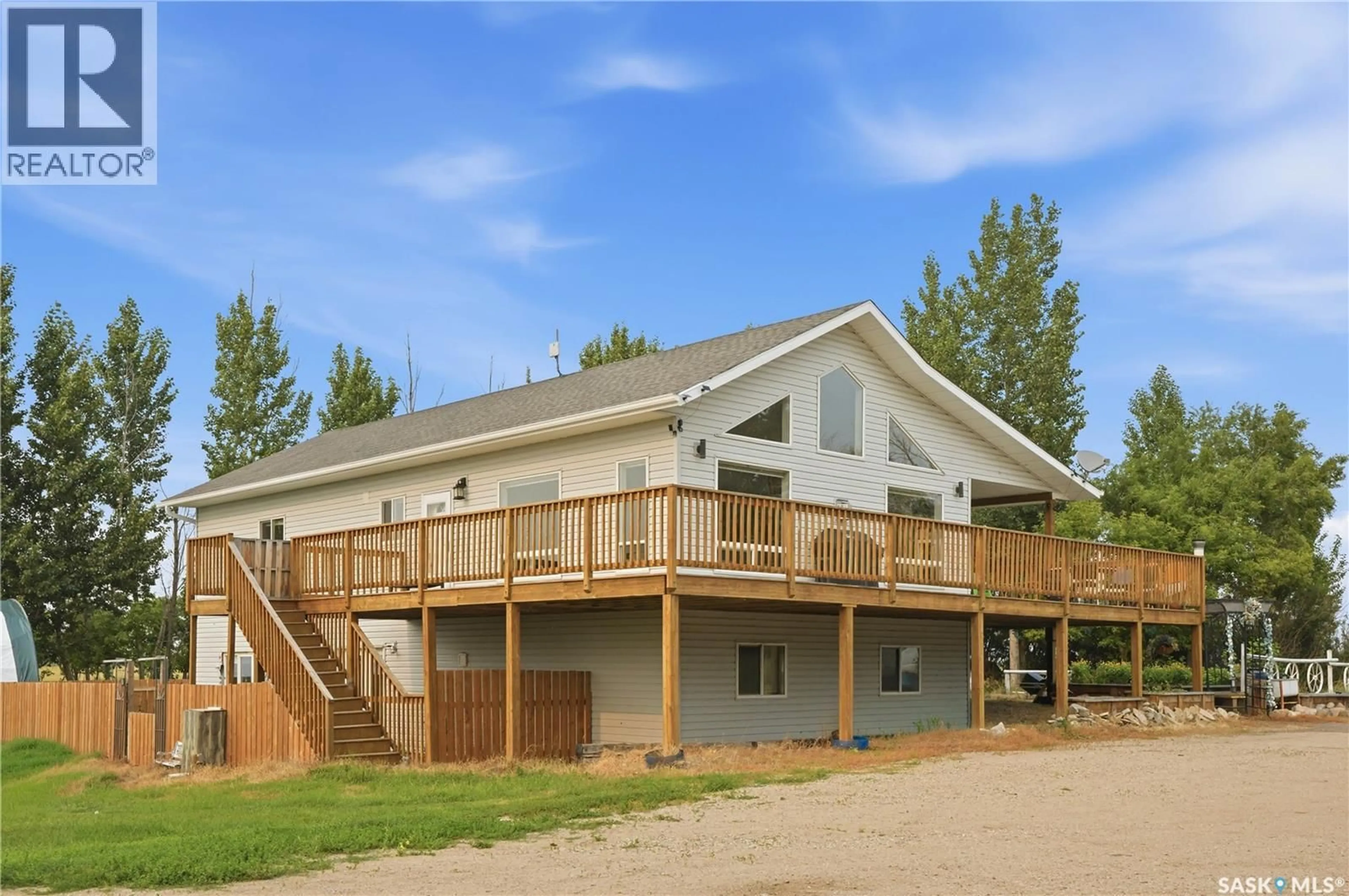 Home with vinyl exterior material, building for DENIZ ACREAGE, Vanscoy Rm No. 345 Saskatchewan S0L3J0