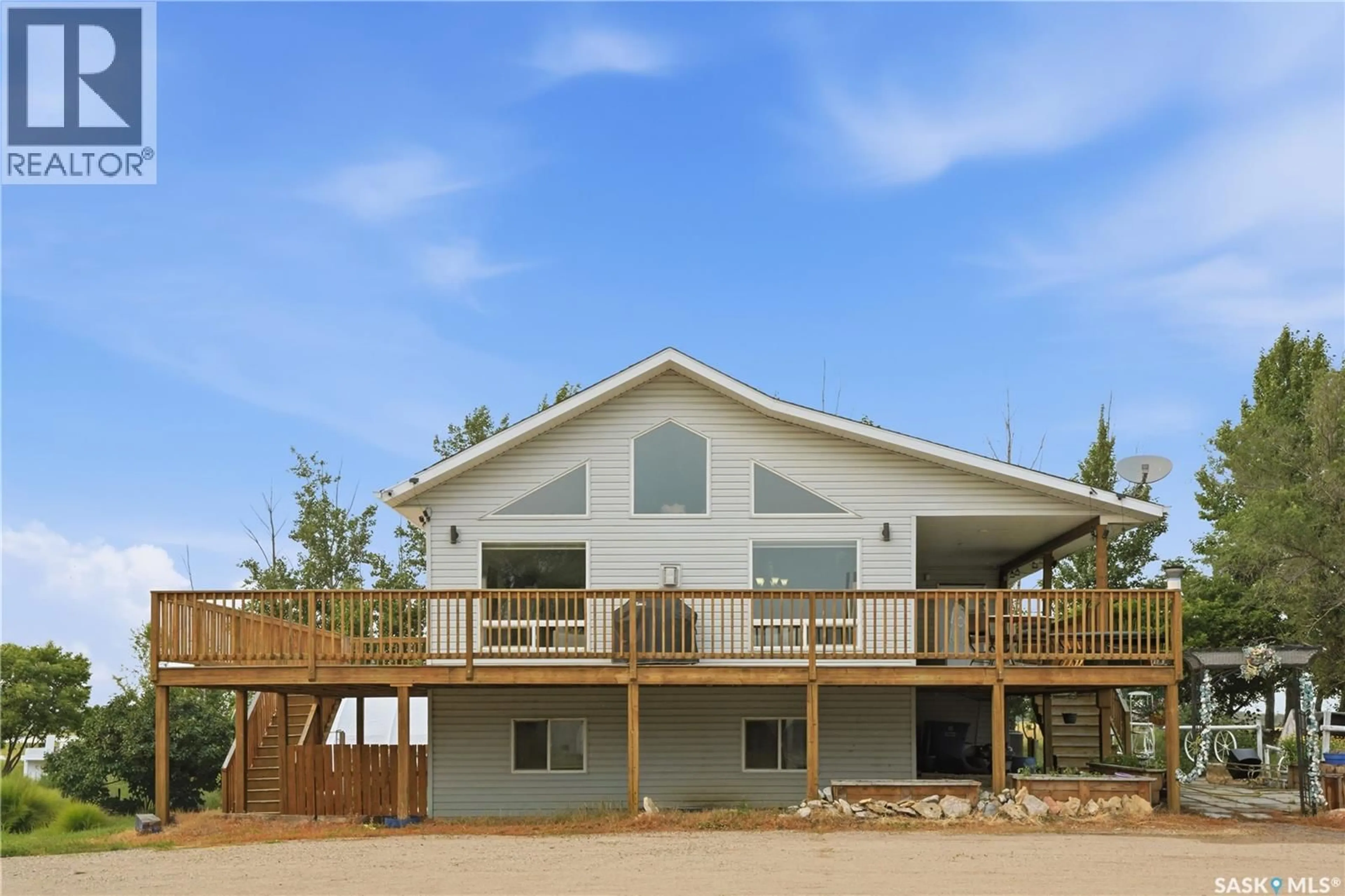 Home with vinyl exterior material, building for DENIZ ACREAGE, Vanscoy Rm No. 345 Saskatchewan S0L3J0