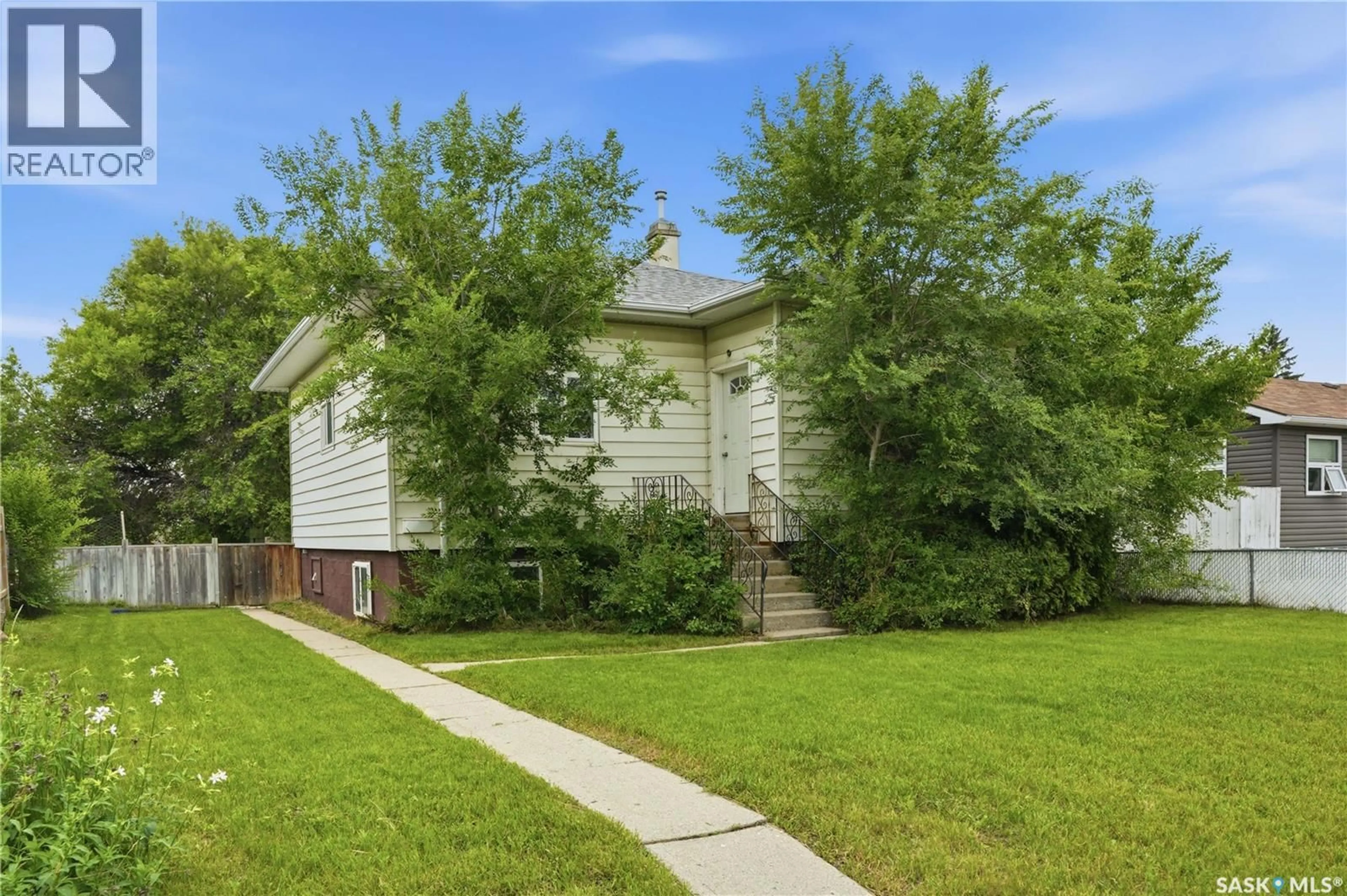Home with vinyl exterior material, street for 209 T AVENUE, Saskatoon Saskatchewan S7L3B1
