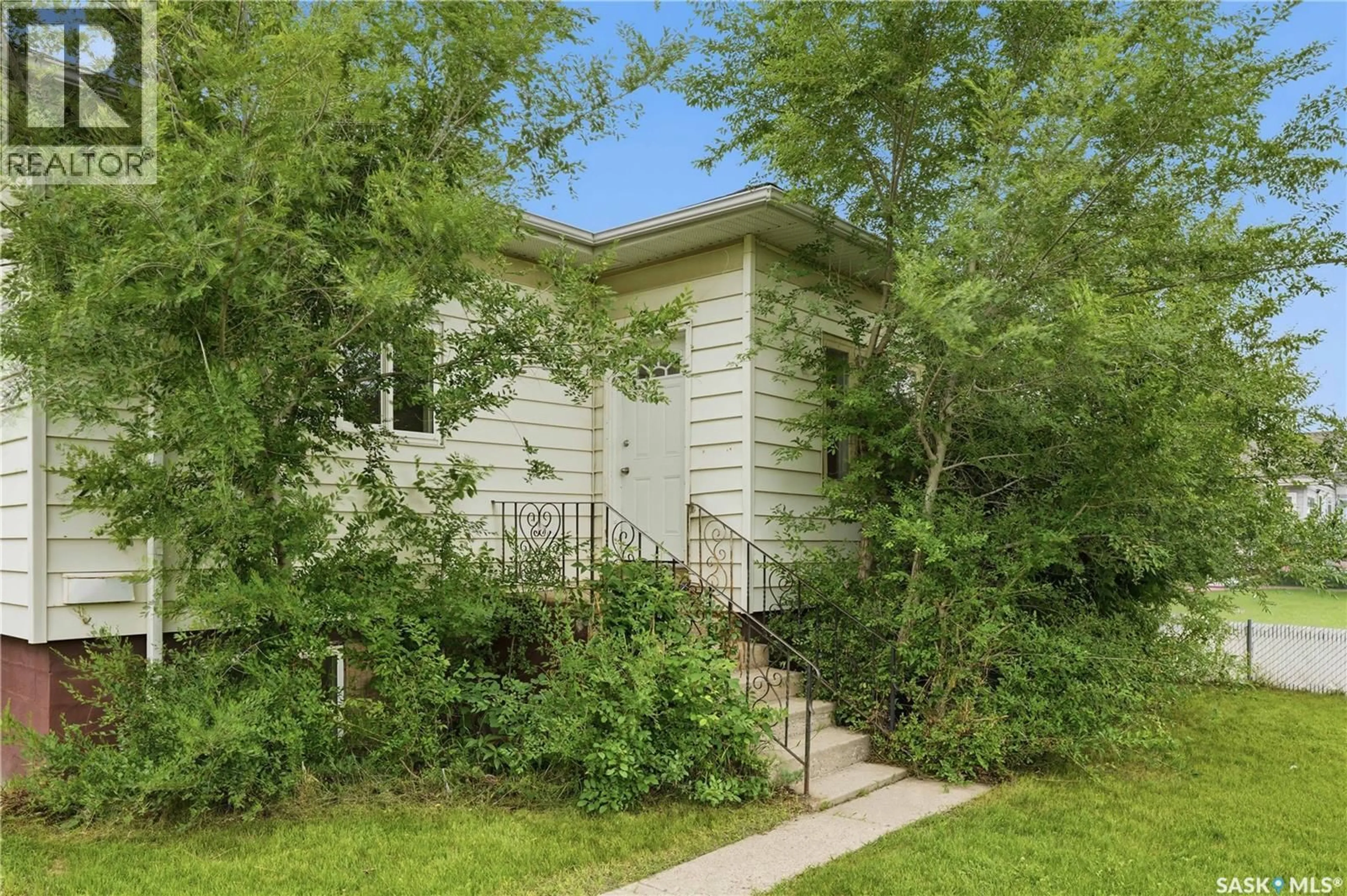 Home with vinyl exterior material, street for 209 T AVENUE, Saskatoon Saskatchewan S7L3B1