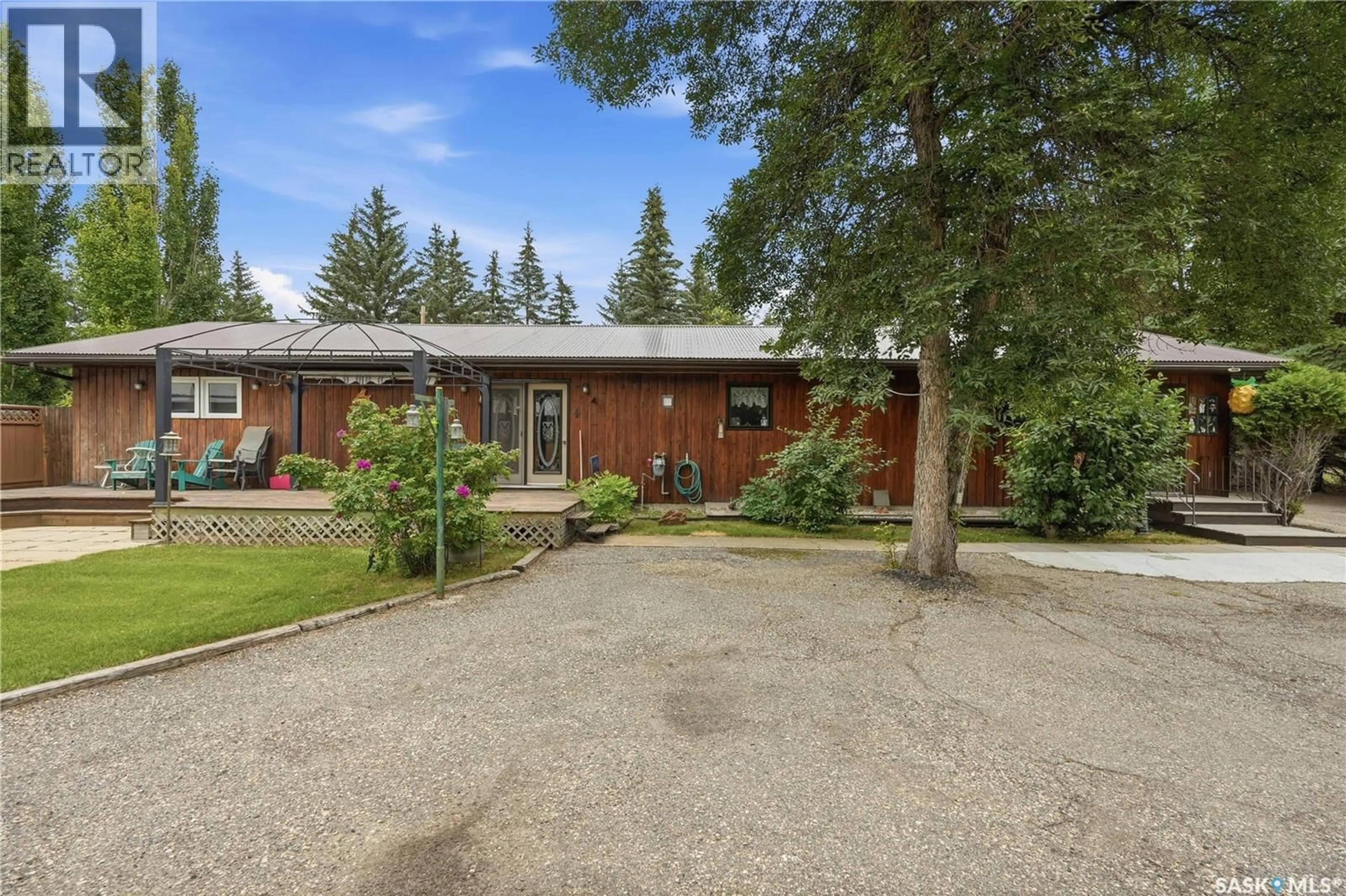 A pic from outside/outdoor area/front of a property/back of a property/a pic from drone, street for 4 PINE STREET, Katepwa Beach Saskatchewan S0G2Y0