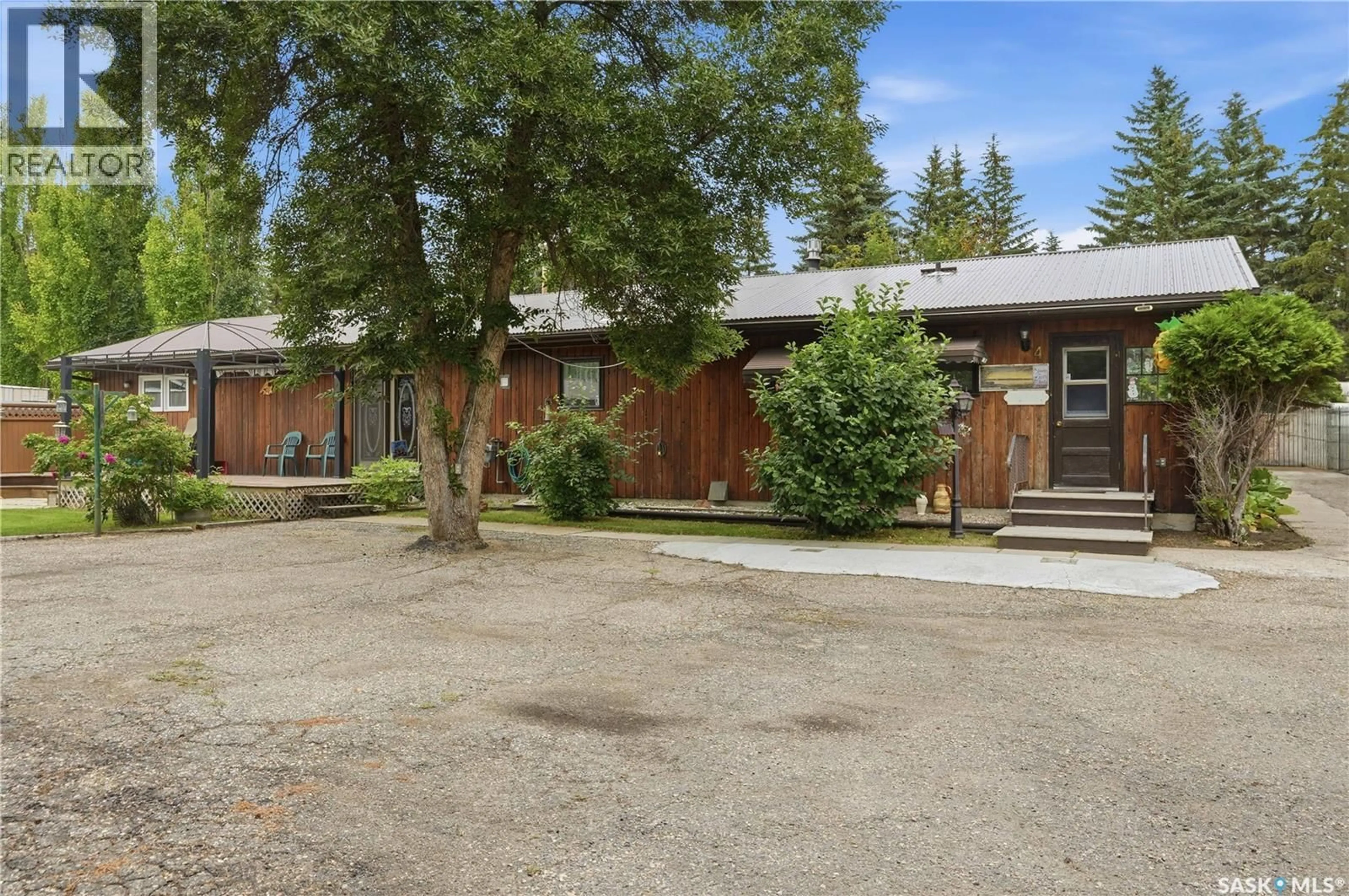 A pic from outside/outdoor area/front of a property/back of a property/a pic from drone, street for 4 PINE STREET, Katepwa Beach Saskatchewan S0G2Y0