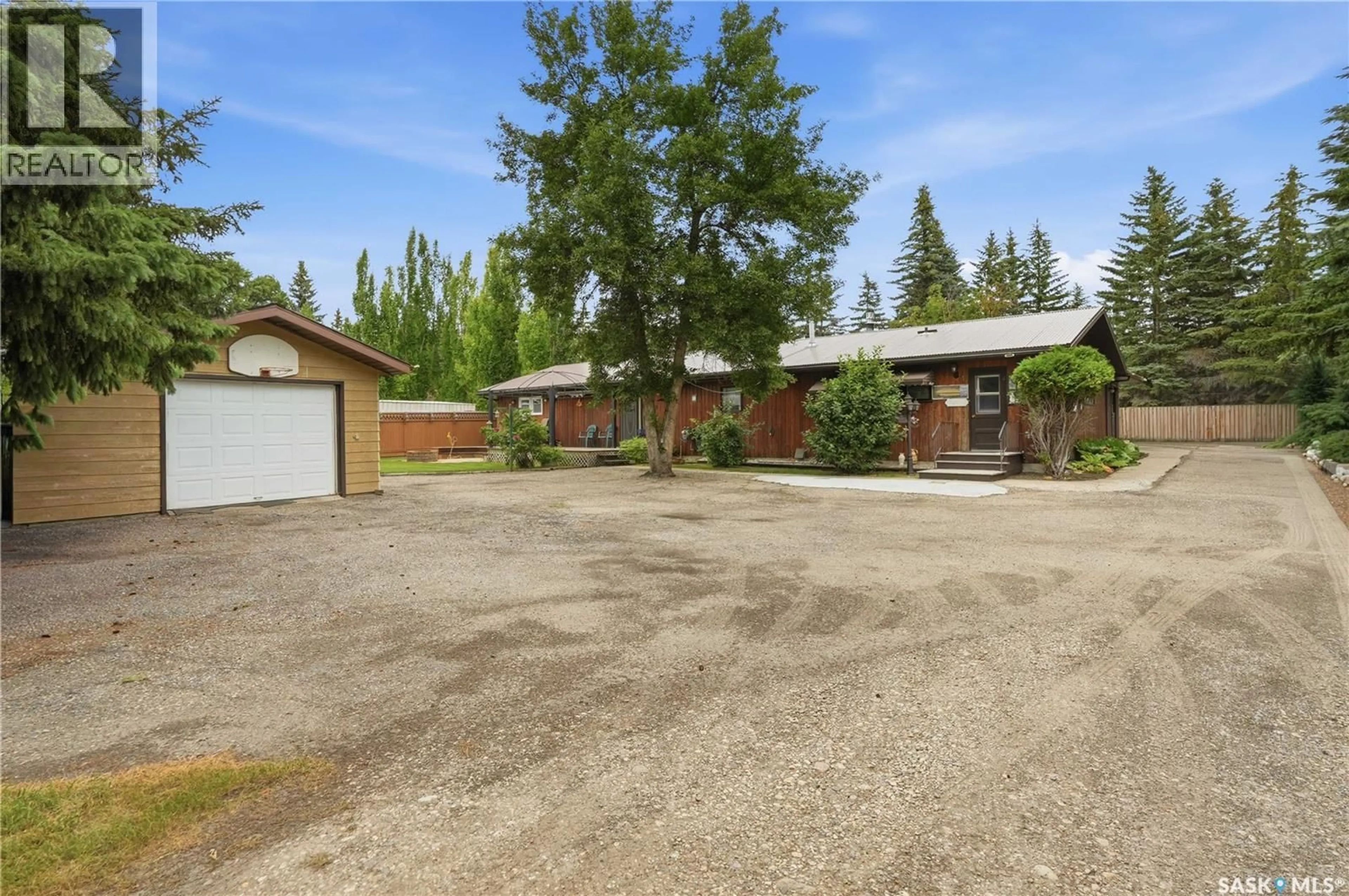 A pic from outside/outdoor area/front of a property/back of a property/a pic from drone, street for 4 PINE STREET, Katepwa Beach Saskatchewan S0G2Y0
