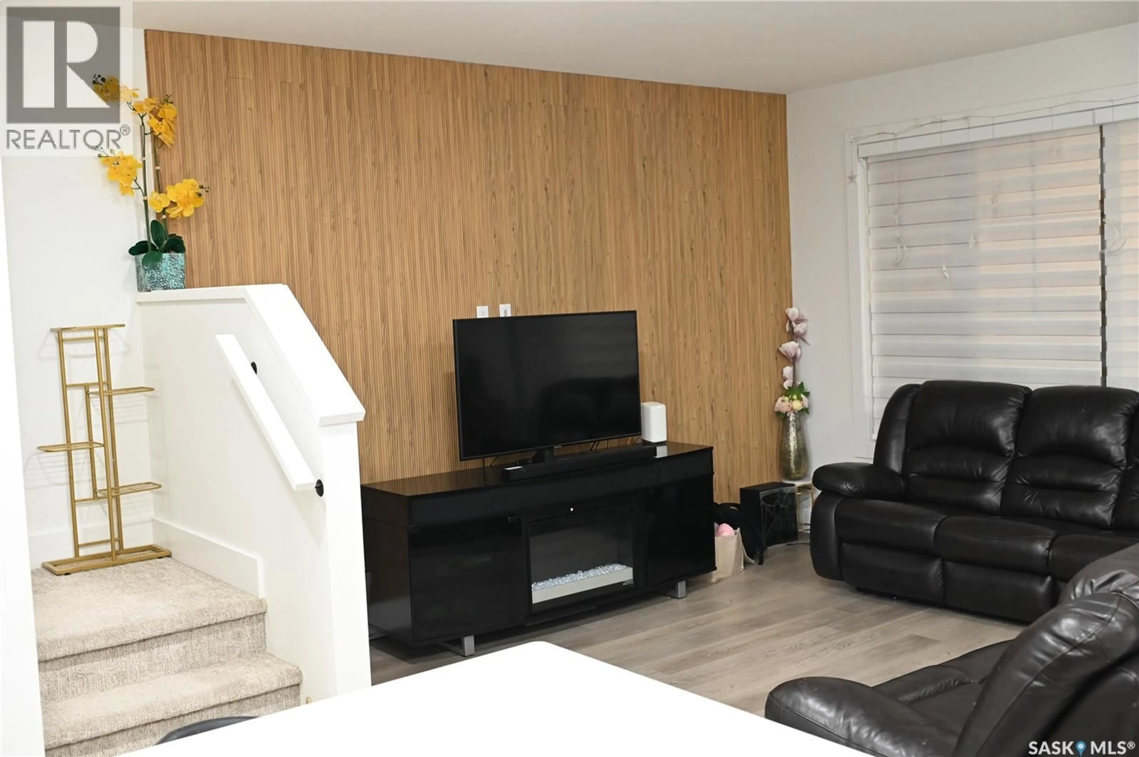 Living room with furniture, wood/laminate floor for 148 ROSEWOOD BOULEVARD, Saskatoon Saskatchewan S7V0Y9
