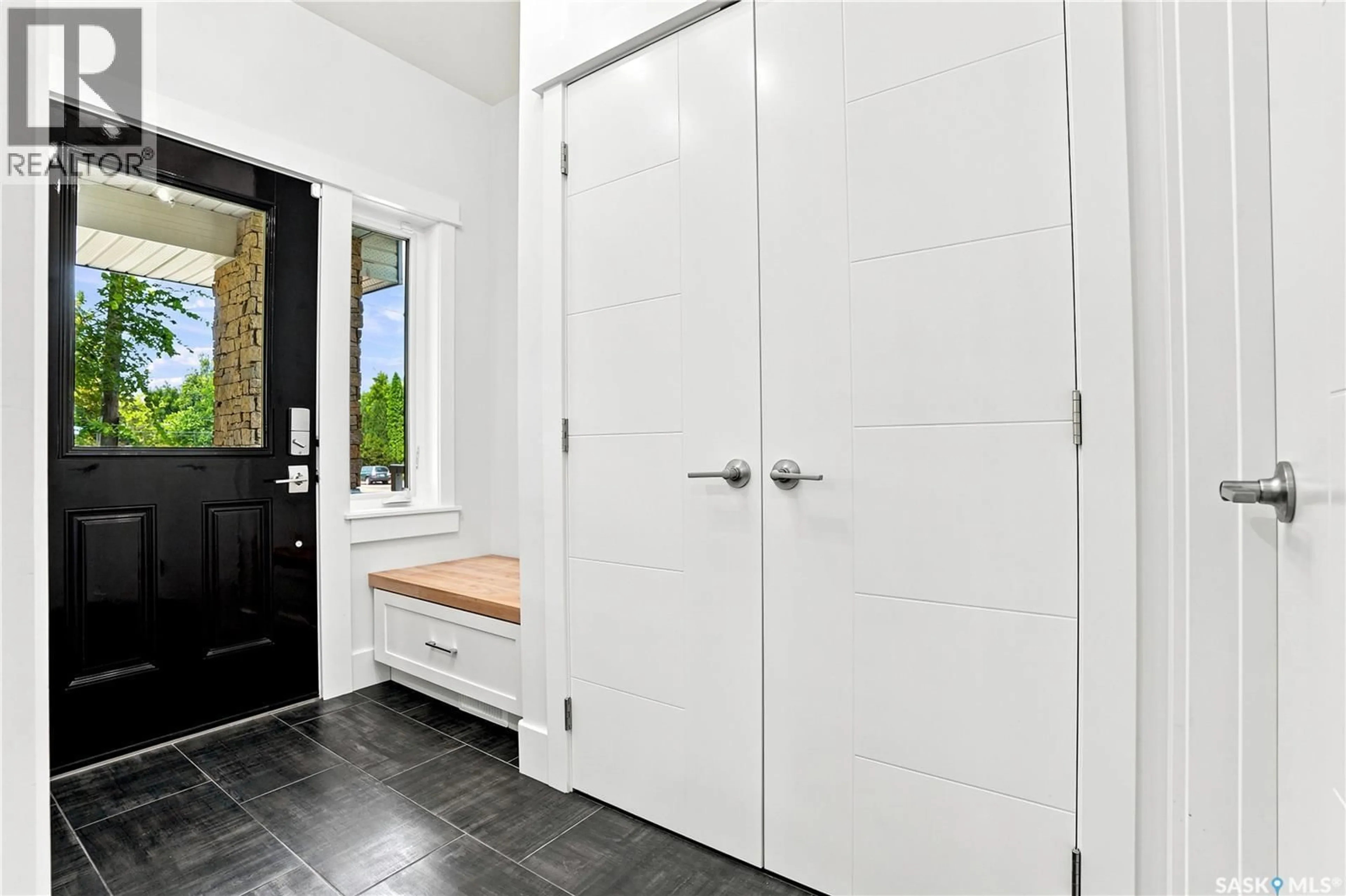 Indoor entryway for 738 MAIN STREET, Saskatoon Saskatchewan S7H0K1