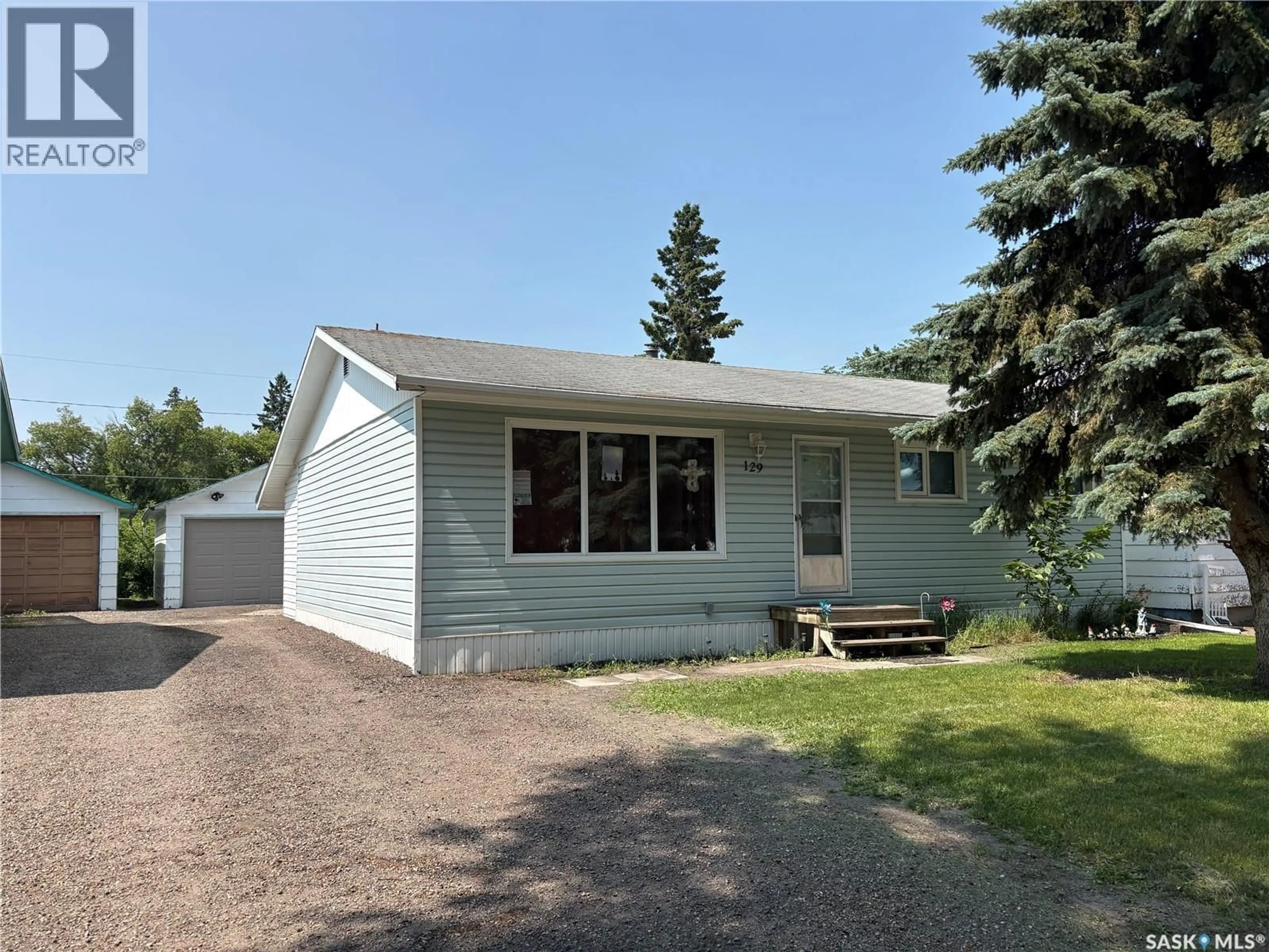 Home with vinyl exterior material, street for 129 3RD STREET, Wadena Saskatchewan S0A4J0