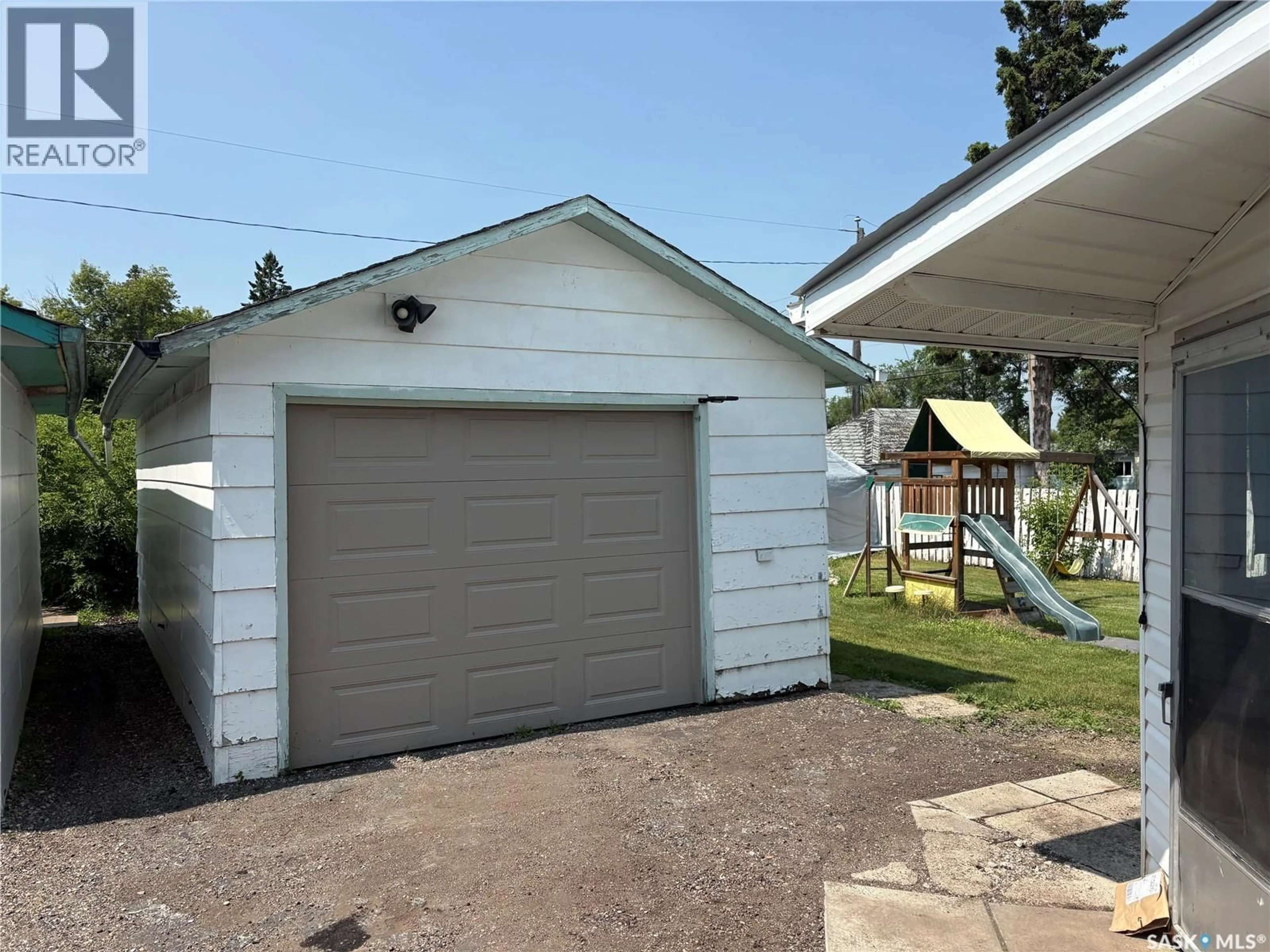 Indoor garage for 129 3RD STREET, Wadena Saskatchewan S0A4J0