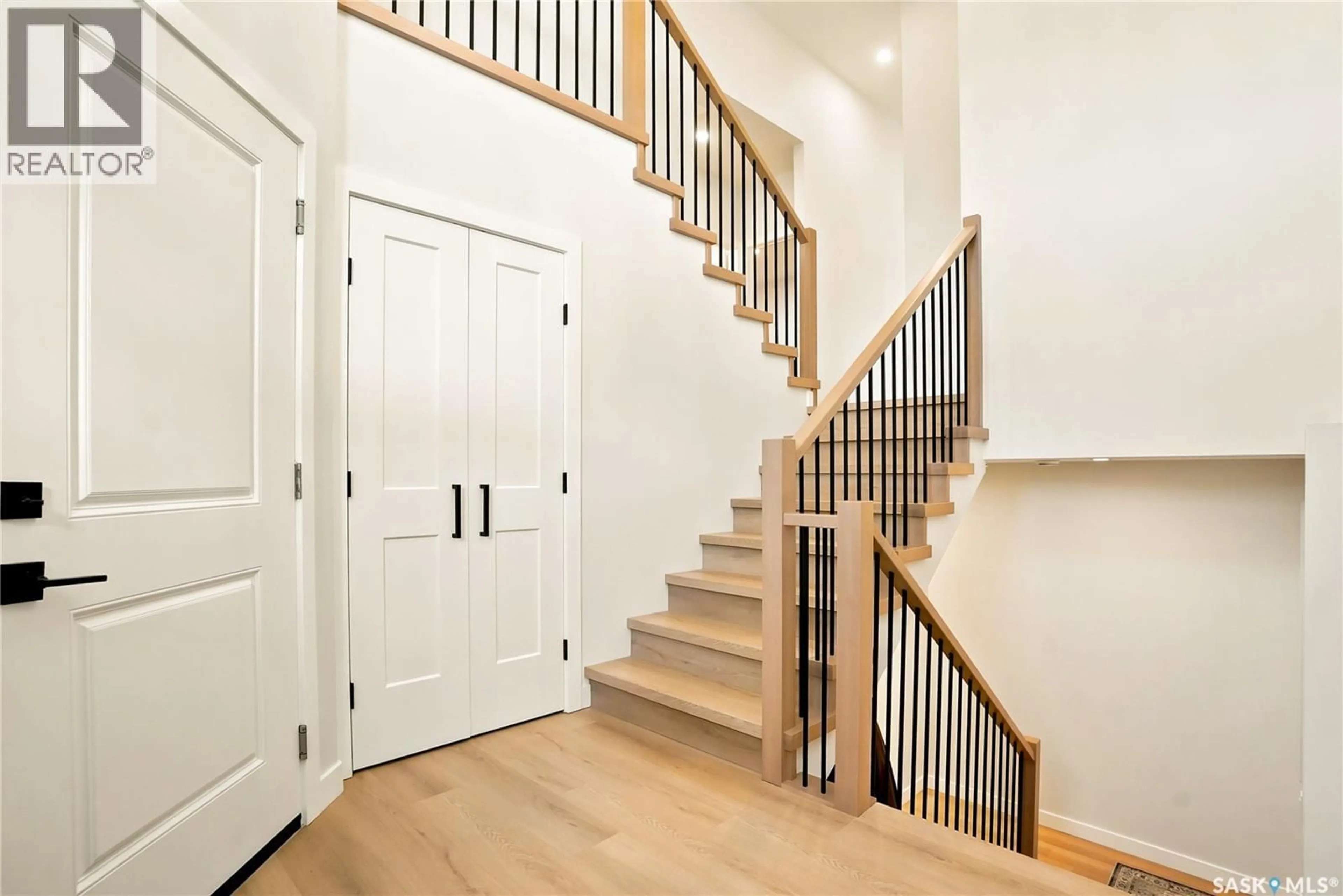 Indoor entryway for 378 SHARMA CRESCENT, Saskatoon Saskatchewan S7W1K8