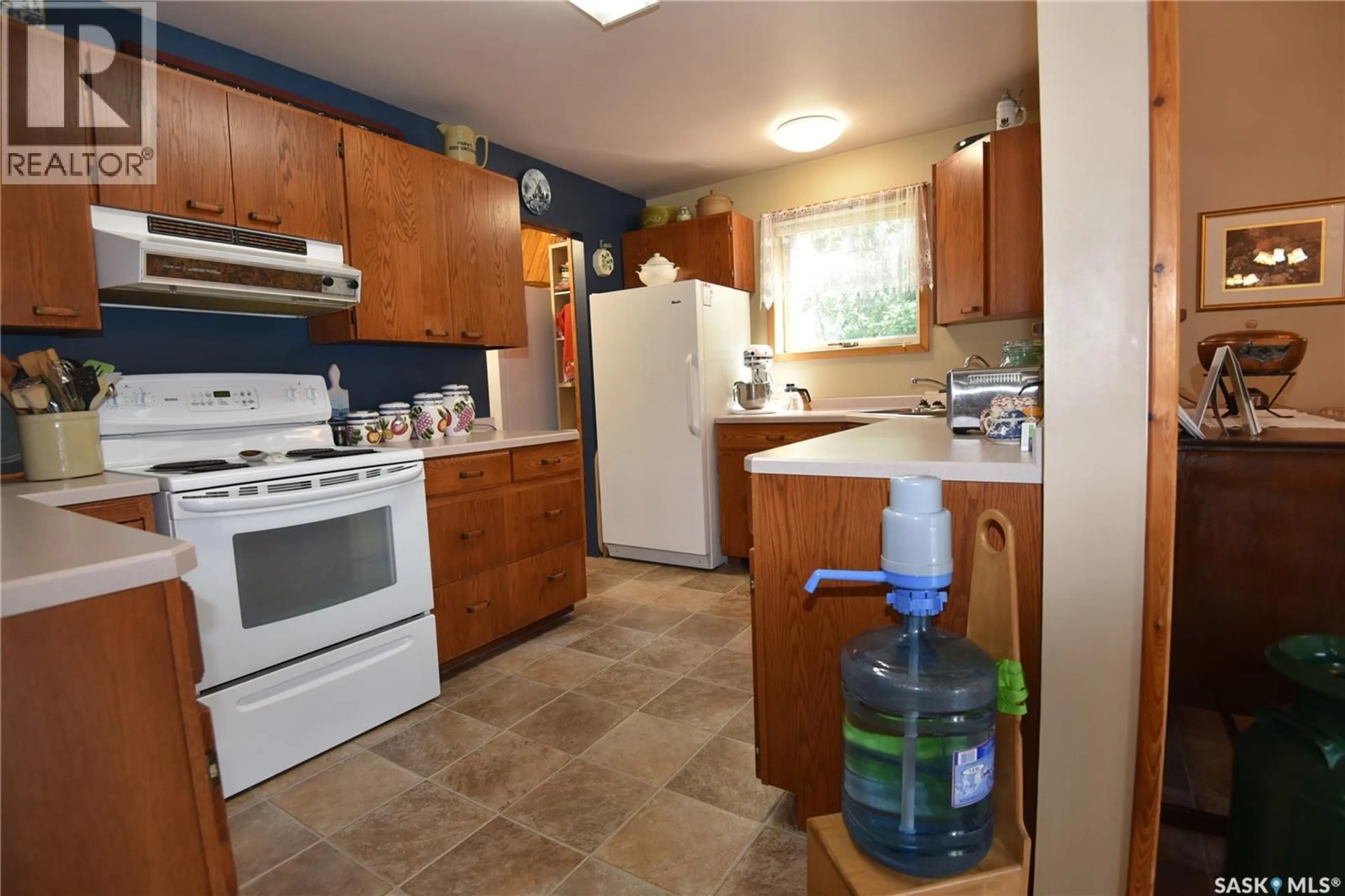 Standard kitchen, ceramic/tile floor for SCOTT ACREAGE, Torch River Rm No. 488 Saskatchewan S0J0Z0