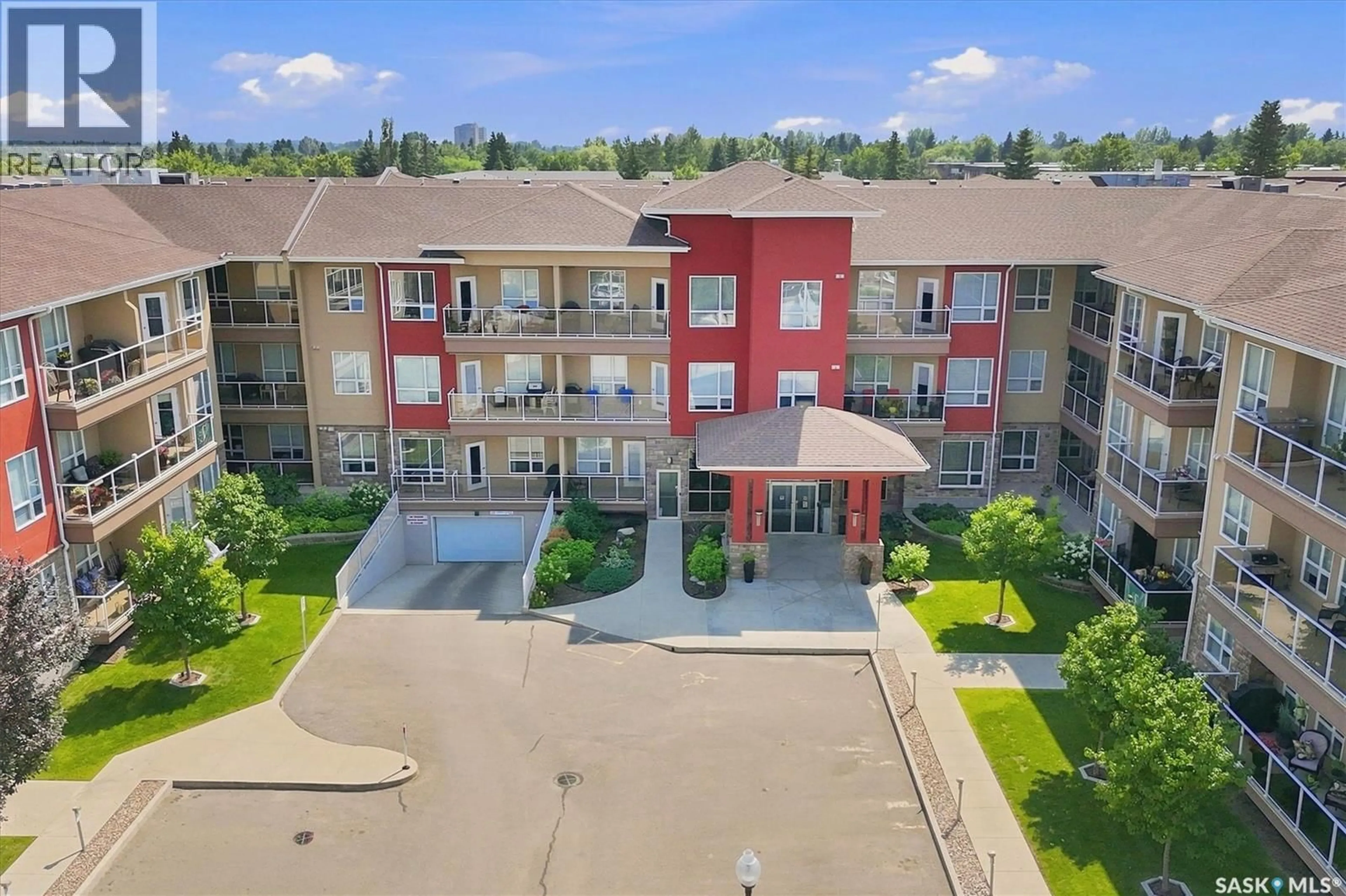 A pic from outside/outdoor area/front of a property/back of a property/a pic from drone, unknown for 1025 - 116 MOSS AVENUE, Saskatoon Saskatchewan S7H4C7