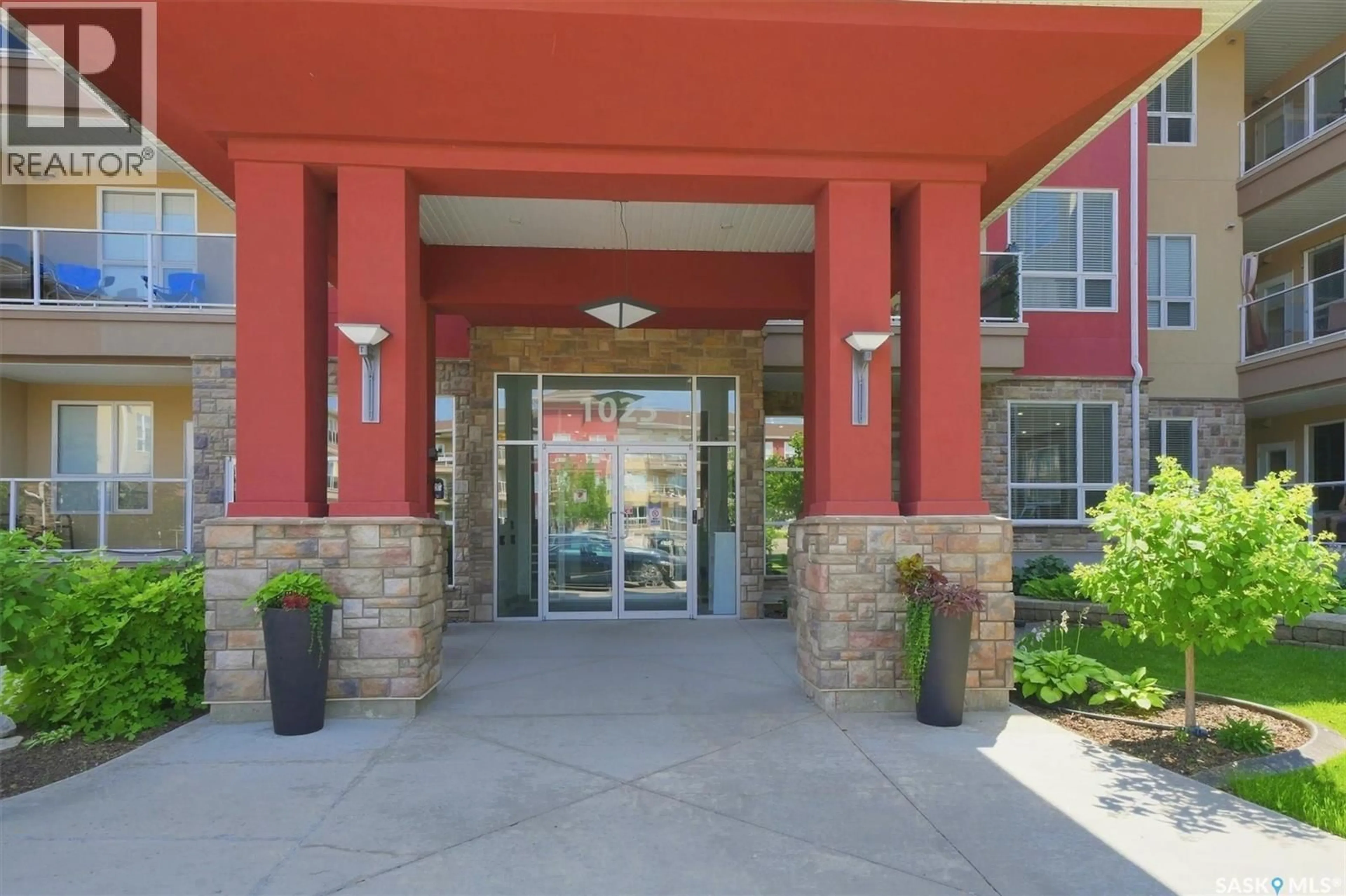 Indoor foyer for 1025 - 116 MOSS AVENUE, Saskatoon Saskatchewan S7H4C7